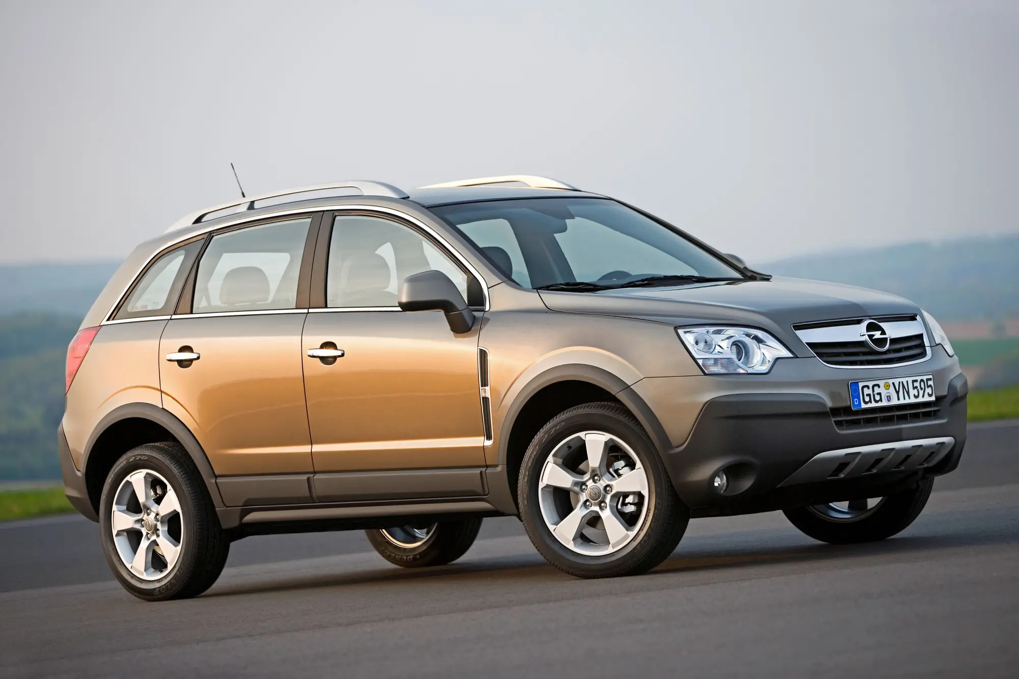 Opel Antara celebra 20 anni: il SUV elegante e versatile che ha cambiato il marchio