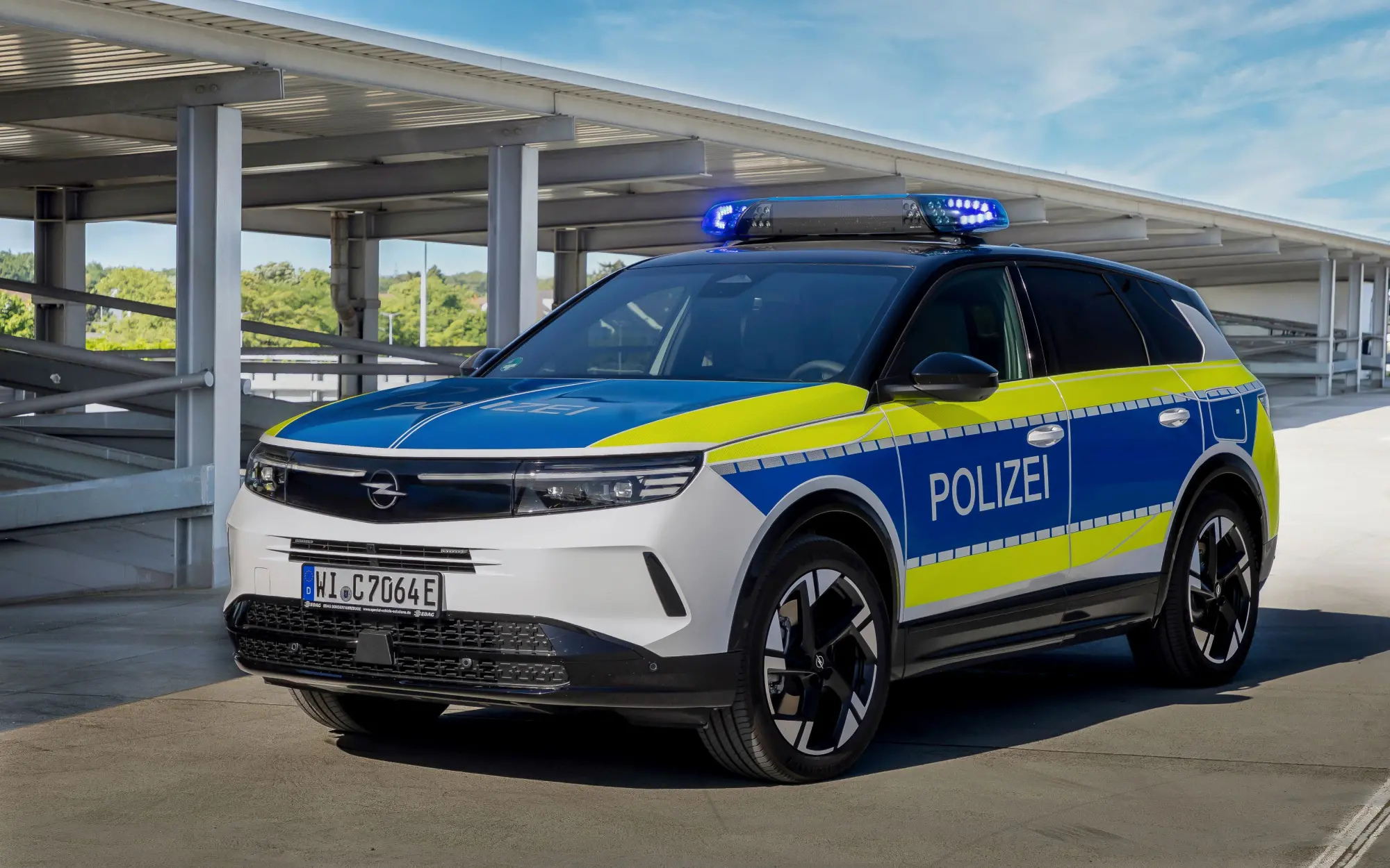 Opel Grandland Plug-in Hybrid: il nuovo SUV ad alte prestazioni per la polizia