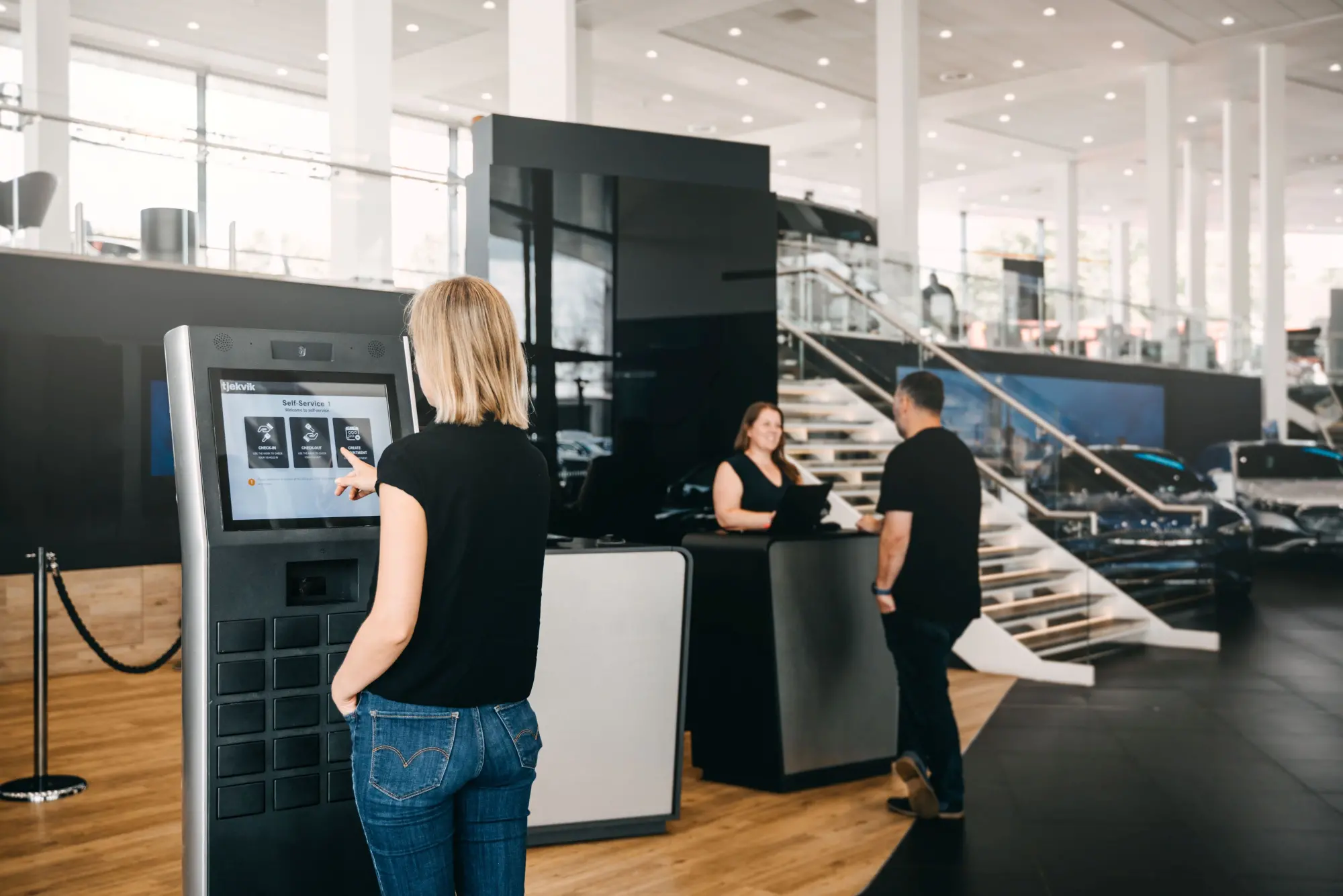 Tjekvik espande in Italia: chioschi digitali self-service rivoluzionano l'aftersales auto