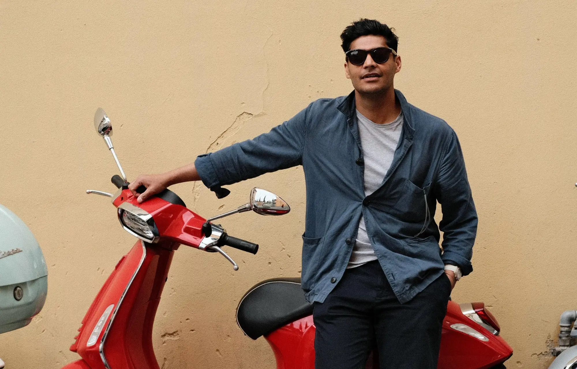 La BBC celebra gli 80 anni della Vespa con un viaggio speciale in Toscana