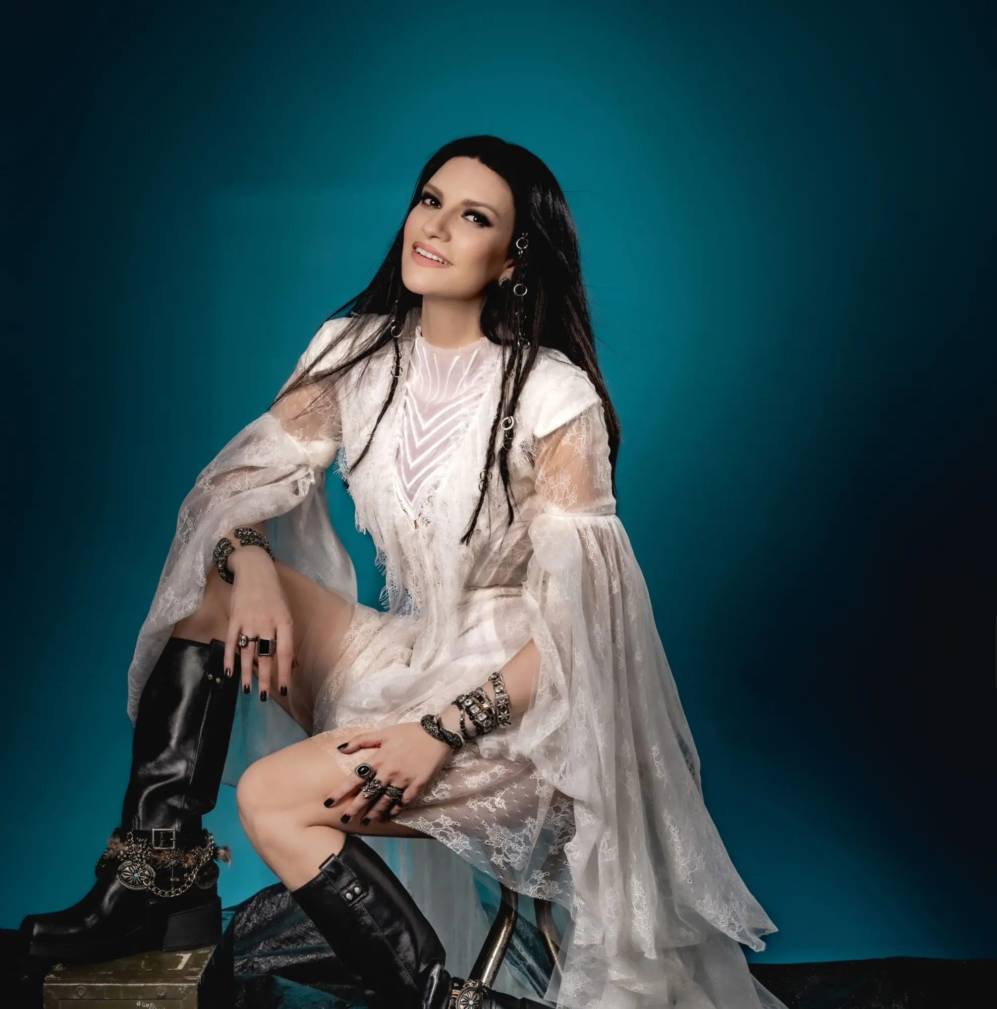 Laura Pausini, Robbie Williams e Nicole Scherzinger insieme alla finale dei Mondiali 2026