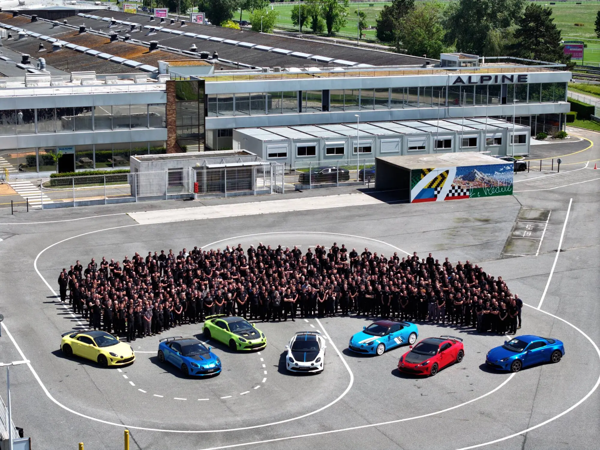 Alpine A110: oltre 35.000 unità prodotte e lo stabilimento di Dieppe guarda al futuro elettrico