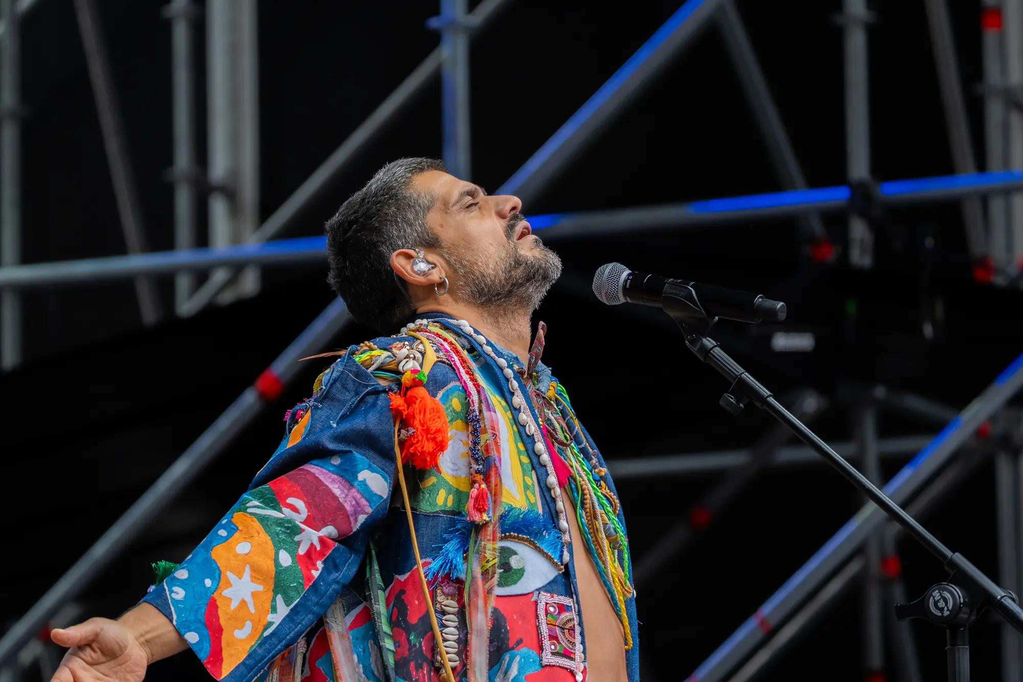 Manu Chao e Mannarino chiudono in grande il No Borders Music Festival ai Laghi di Fusine
