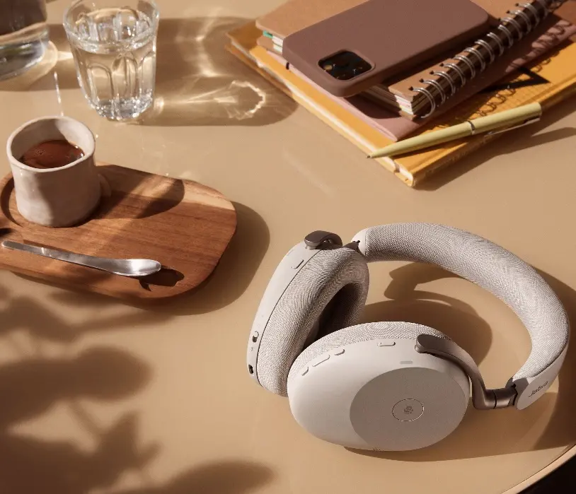 Cuffie Jabra Evolve3 85: la soluzione perfetta per la workation estiva e il lavoro ibrido
