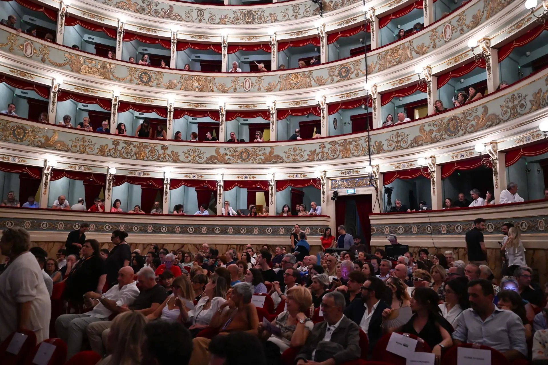 La Milanesiana chiude la 27ª edizione: ospiti d'eccezione, mostre, premi e oltre 100.000 partecipanti