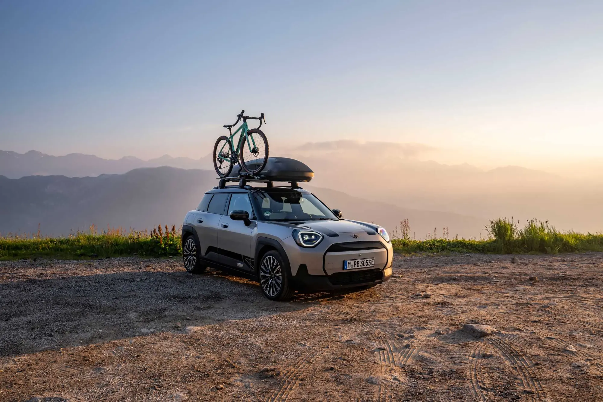 MINI Aceman E: la nuova elettrica pronta per avventure sulle Alpi
