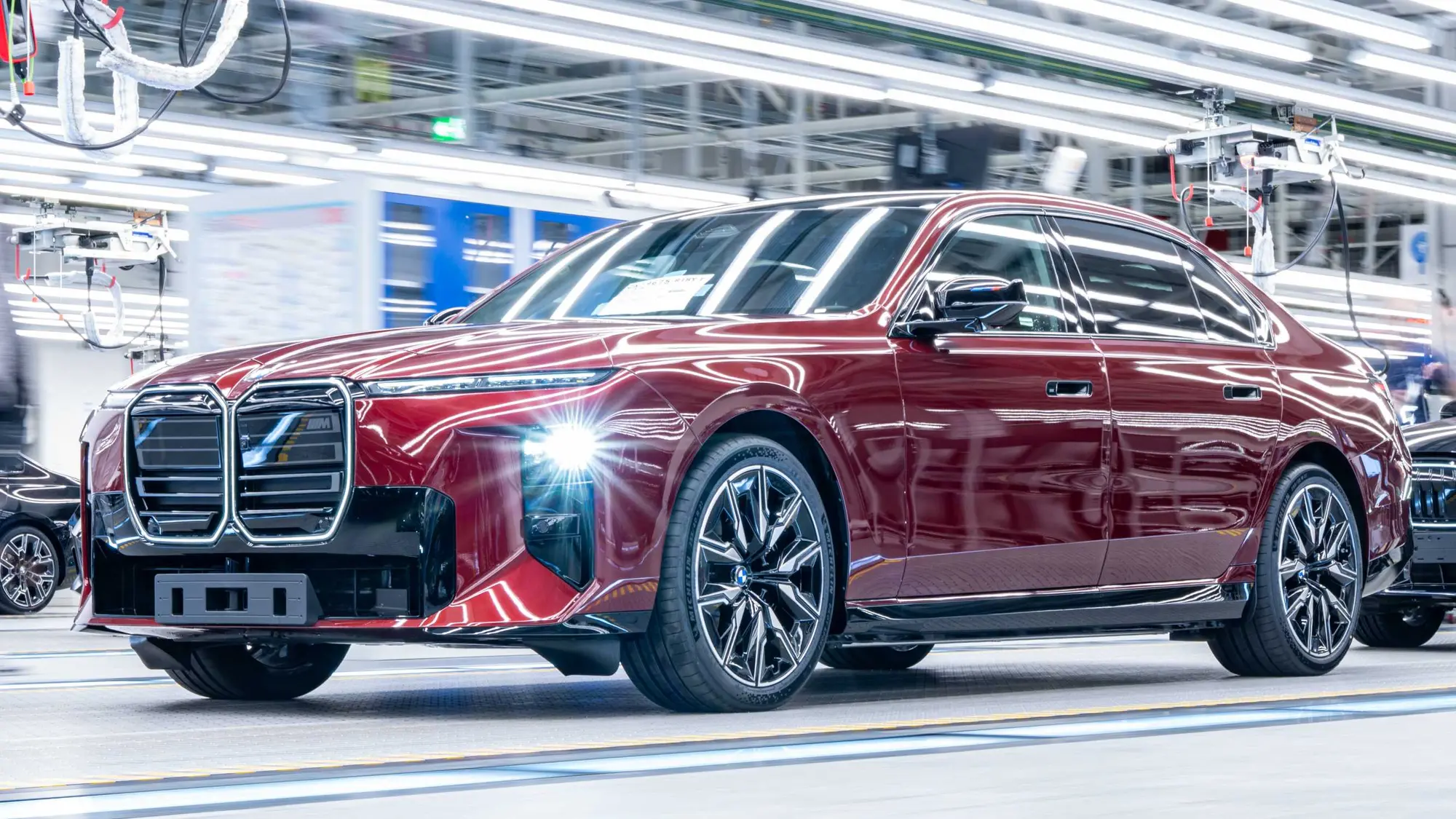 Nuova BMW Serie 7: debutto a Dingolfing con tecnologie inedite e lusso ai massimi livelli
