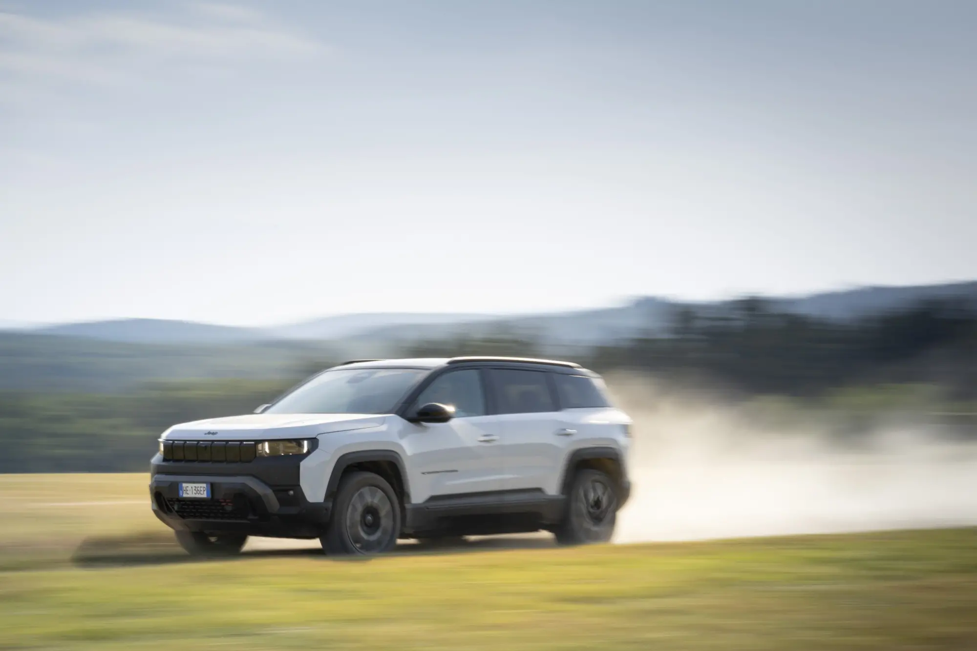 Nuova Jeep Compass protagonista ai 105XMasters 2026: innovazione e sport outdoor a Senigallia
