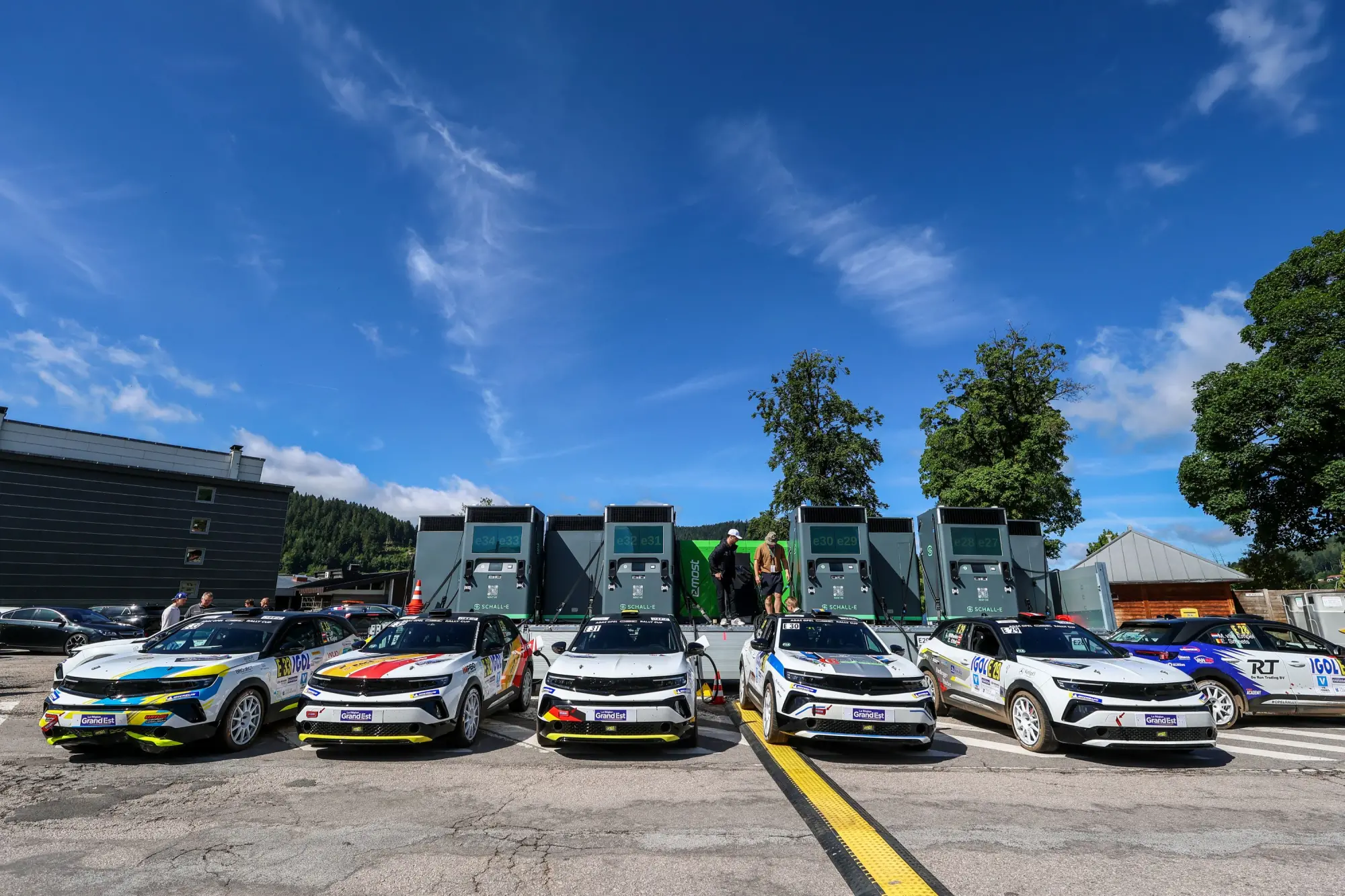 Opel rivoluziona il rally elettrico: debutta la ricarica mobile alla ADAC GSE Rally Cup
