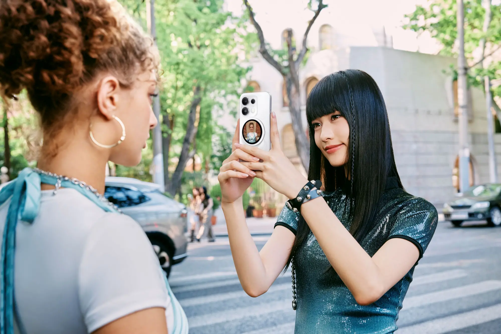 OPPO rivoluziona la fotografia mobile con Bubble, l'accessorio per Reno16 Series