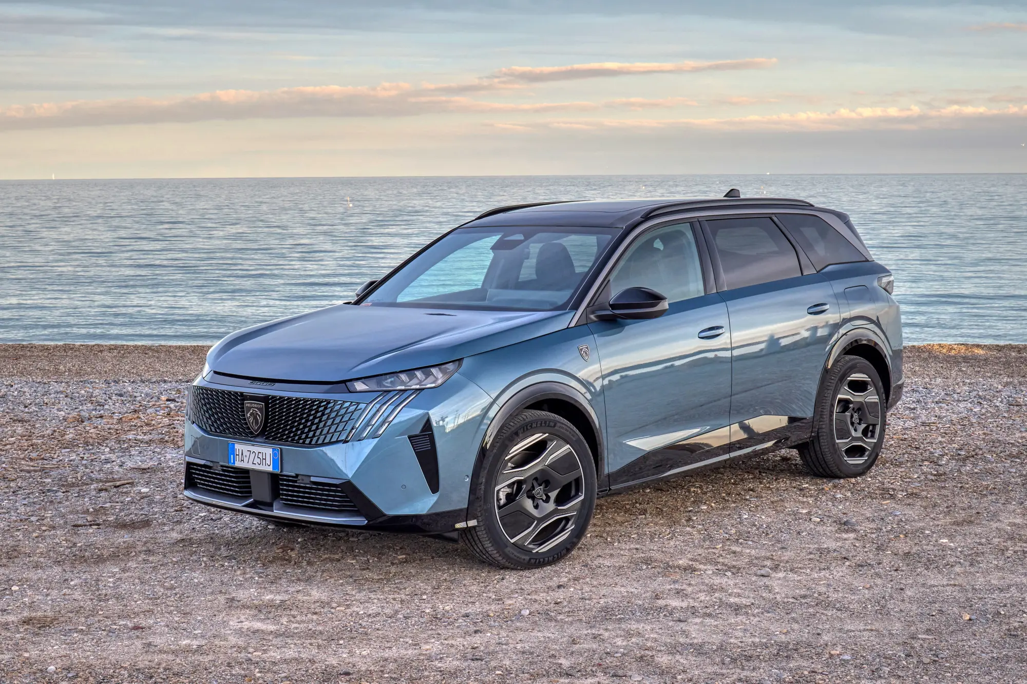 Peugeot 5008 Long Range: viaggio tra comfort elettrico e l'arte di Renoir in Costa Azzurra