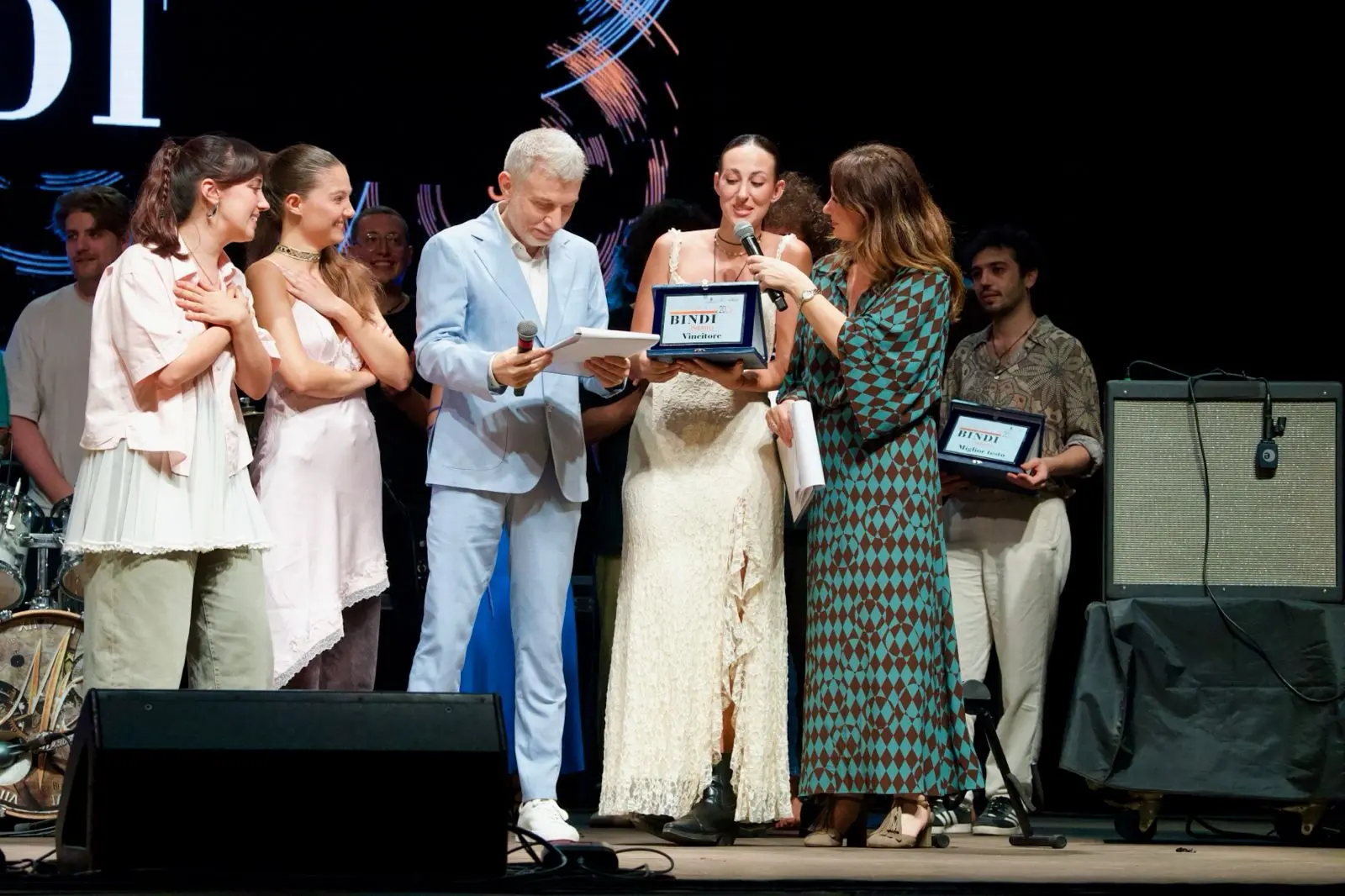 Premio Bindi 2026: trionfo delle Emsaisi, band tutta al femminile, e riconoscimenti ai giovani talenti