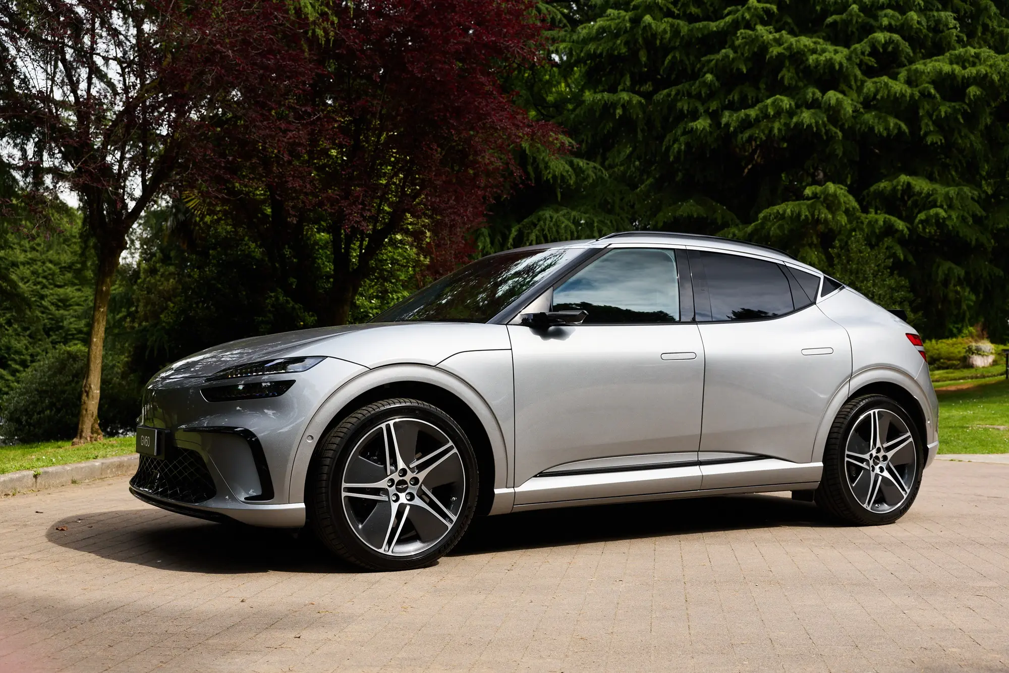 Genesis GV60, il viaggio elettrico sulle Alpi tra Golf, innovazione e autonomia record