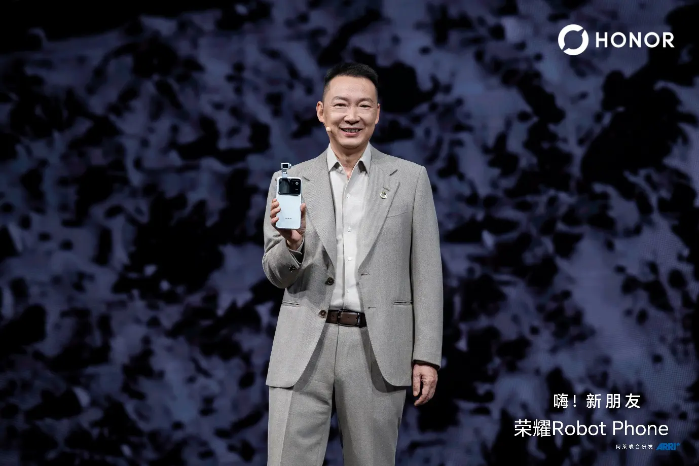 HONOR svela Robot Phone: rivoluzione mobile con gimbal meccanico e imaging cinematografico