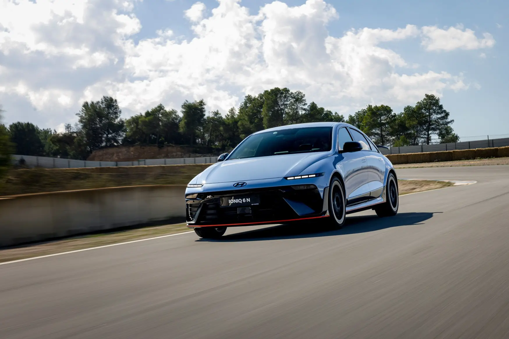 Hyundai IONIQ 6 N: la prima berlina supersportiva elettrica del brand debutta in Italia