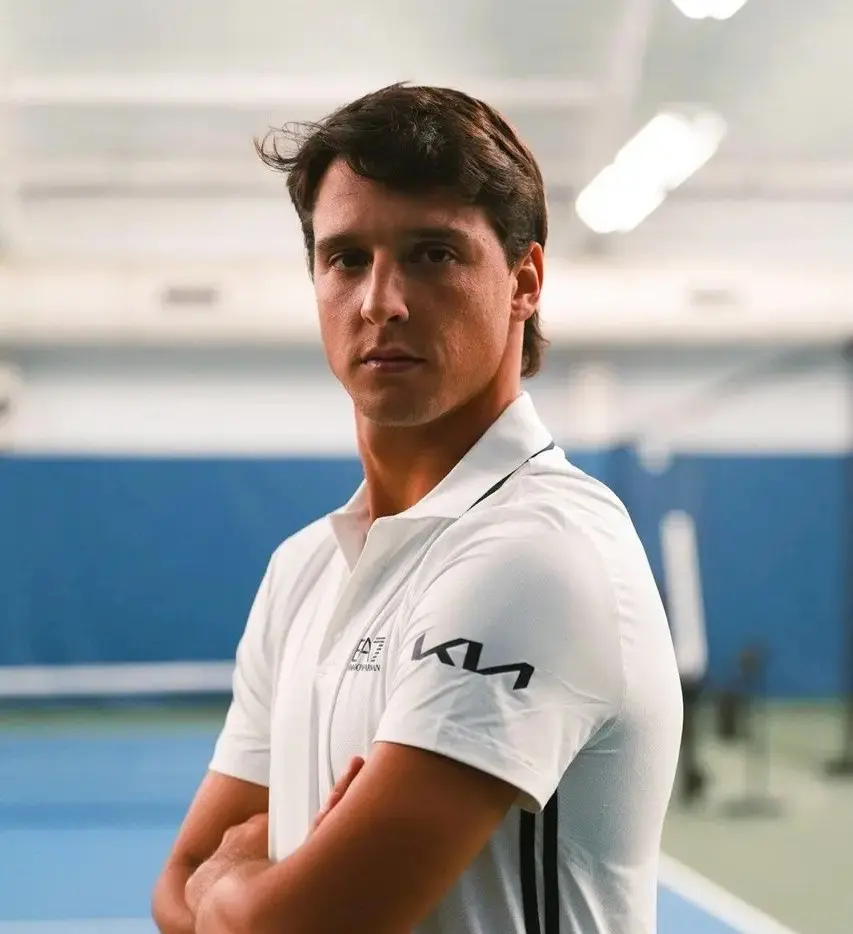 Kia Italia sceglie Luciano Darderi come nuovo Brand Ambassador nel tennis