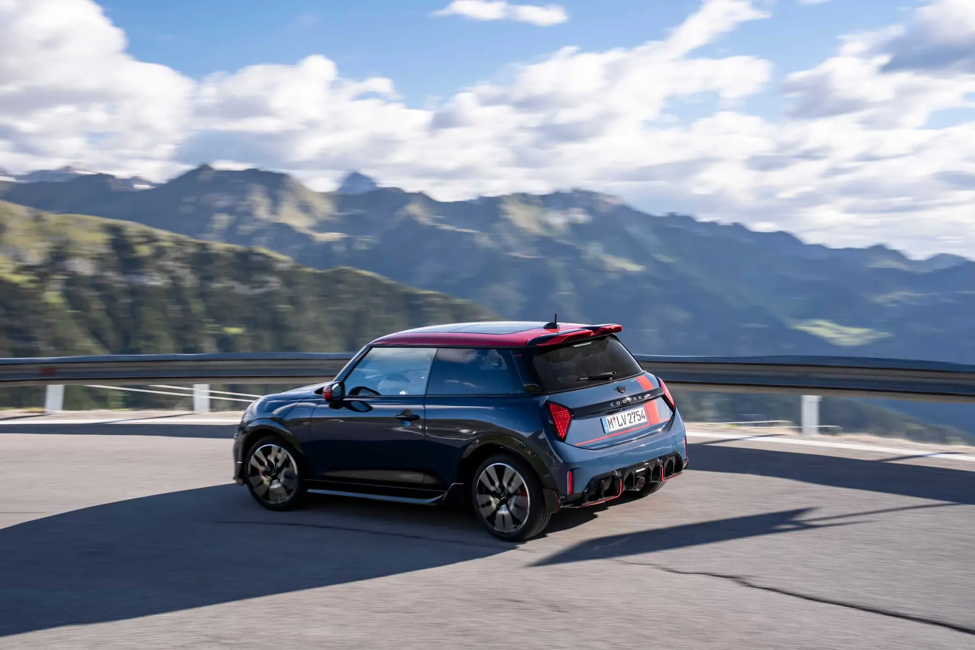 MINI John Cooper Works 3-Door: prestazioni e stile nel segno della personalizzazione