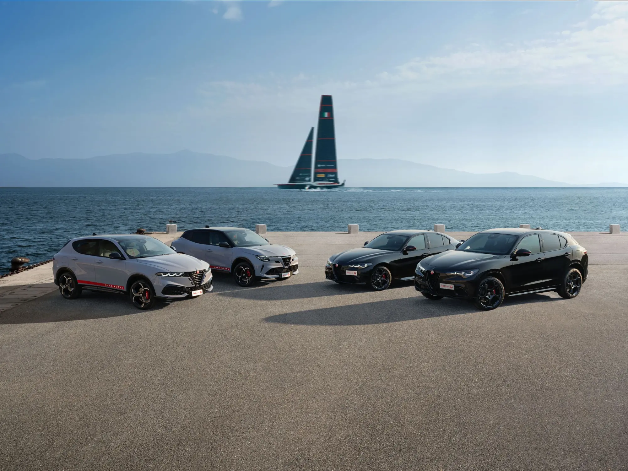 Alfa Romeo svela la Edizione Luna Rossa: design ispirato alla vela e innovazione top di gamma