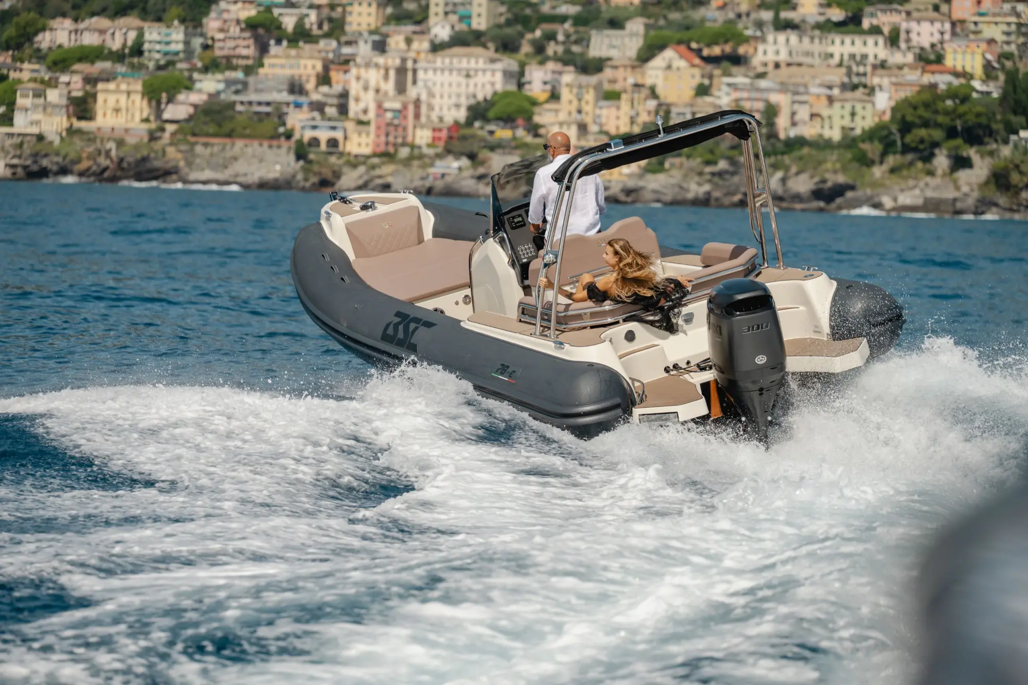 Suzuki celebra i 50 anni a Genova: innovazione, tecnologia e sport al Salone Nautico 2026