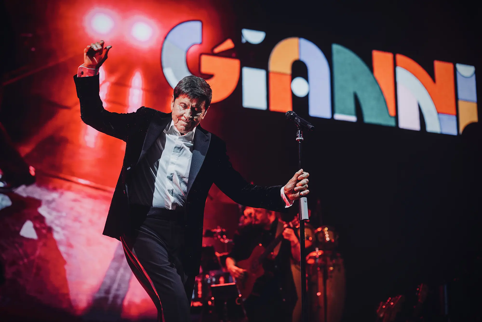 Gianni Morandi porta il tour C'era un Ragazzo Estate 2026 all'Arena Flegrea di Napoli