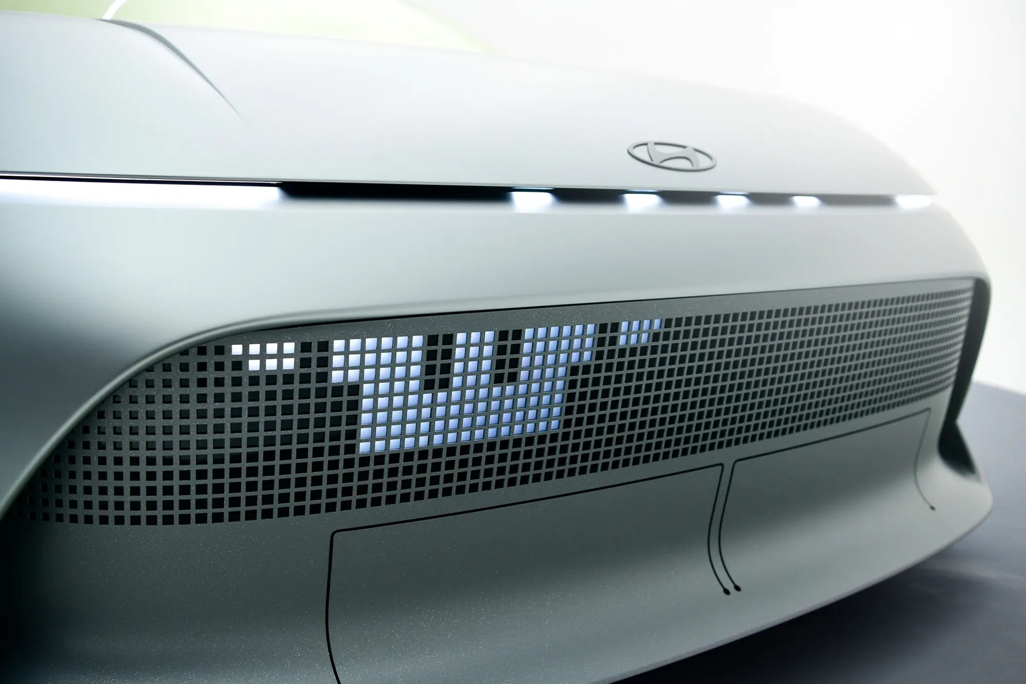 Hyundai Concept THREE anticipa la rivoluzione elettrica con il design Art of Steel