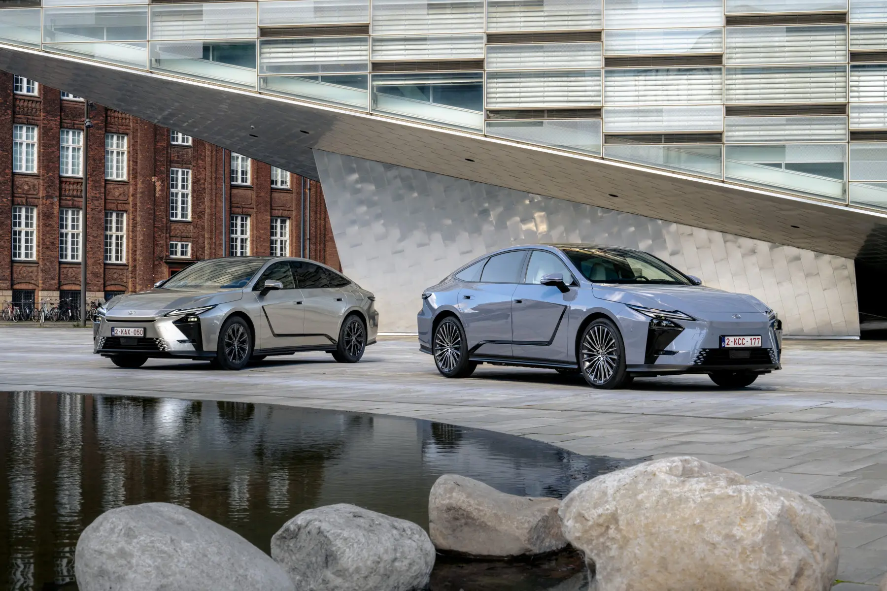 Nuova Lexus ES: design, tecnologia e motorizzazioni elettrificate anche in Italia