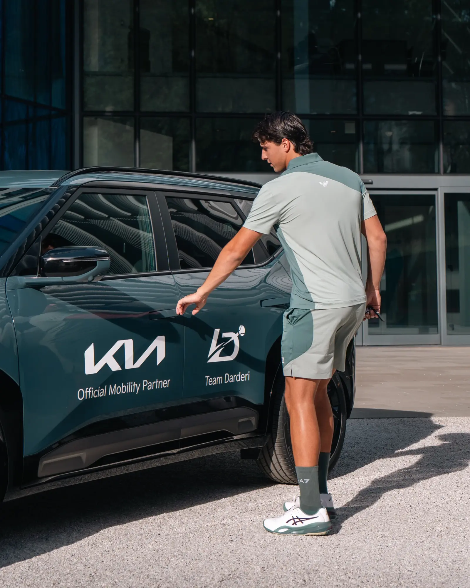 Luciano Darderi sceglie Kia Seltos: il nuovo SUV per il Brand Ambassador del tennis