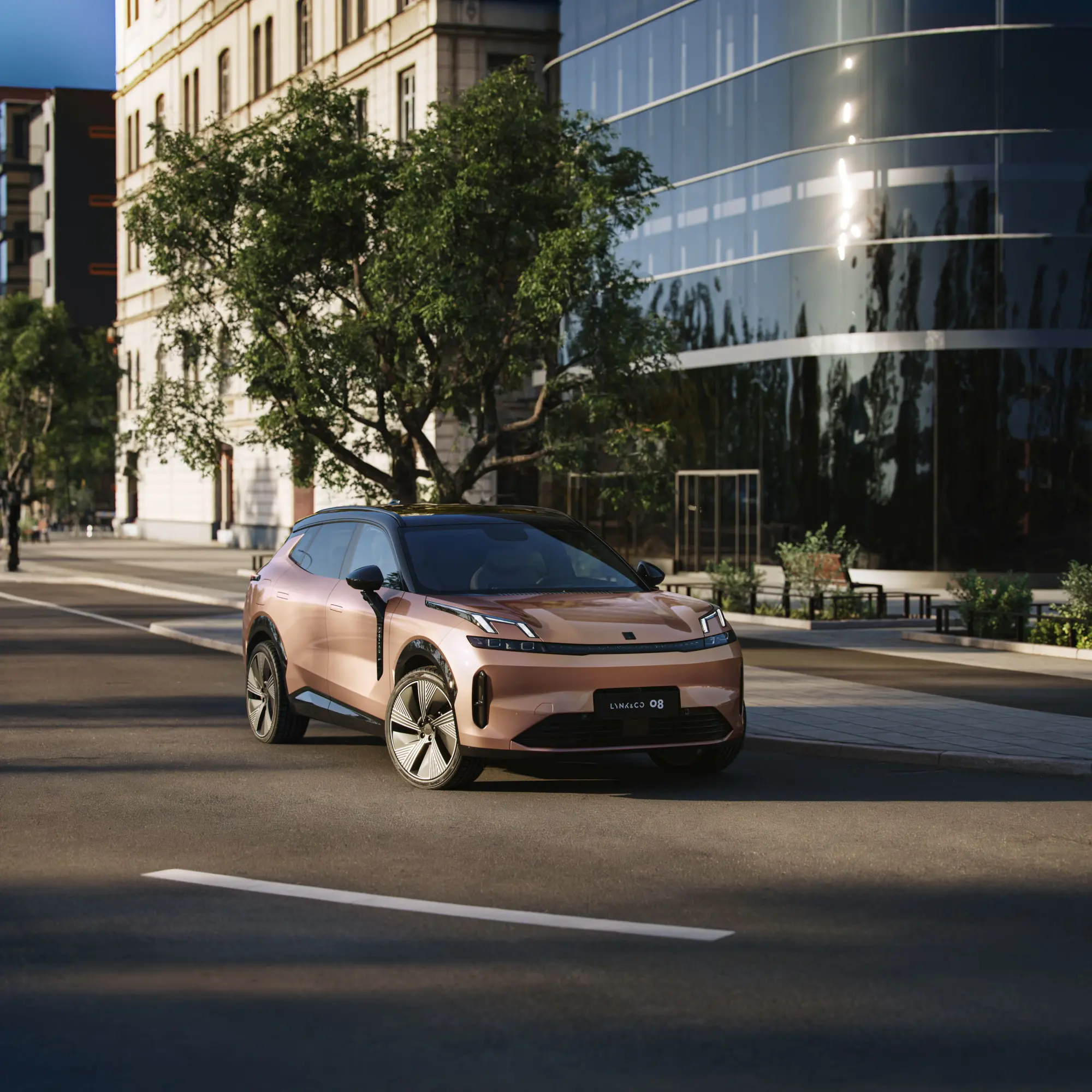 Lynk & Co 08, test drive della super plug-in da 349 CV: come va e quanti km fa in elettrico