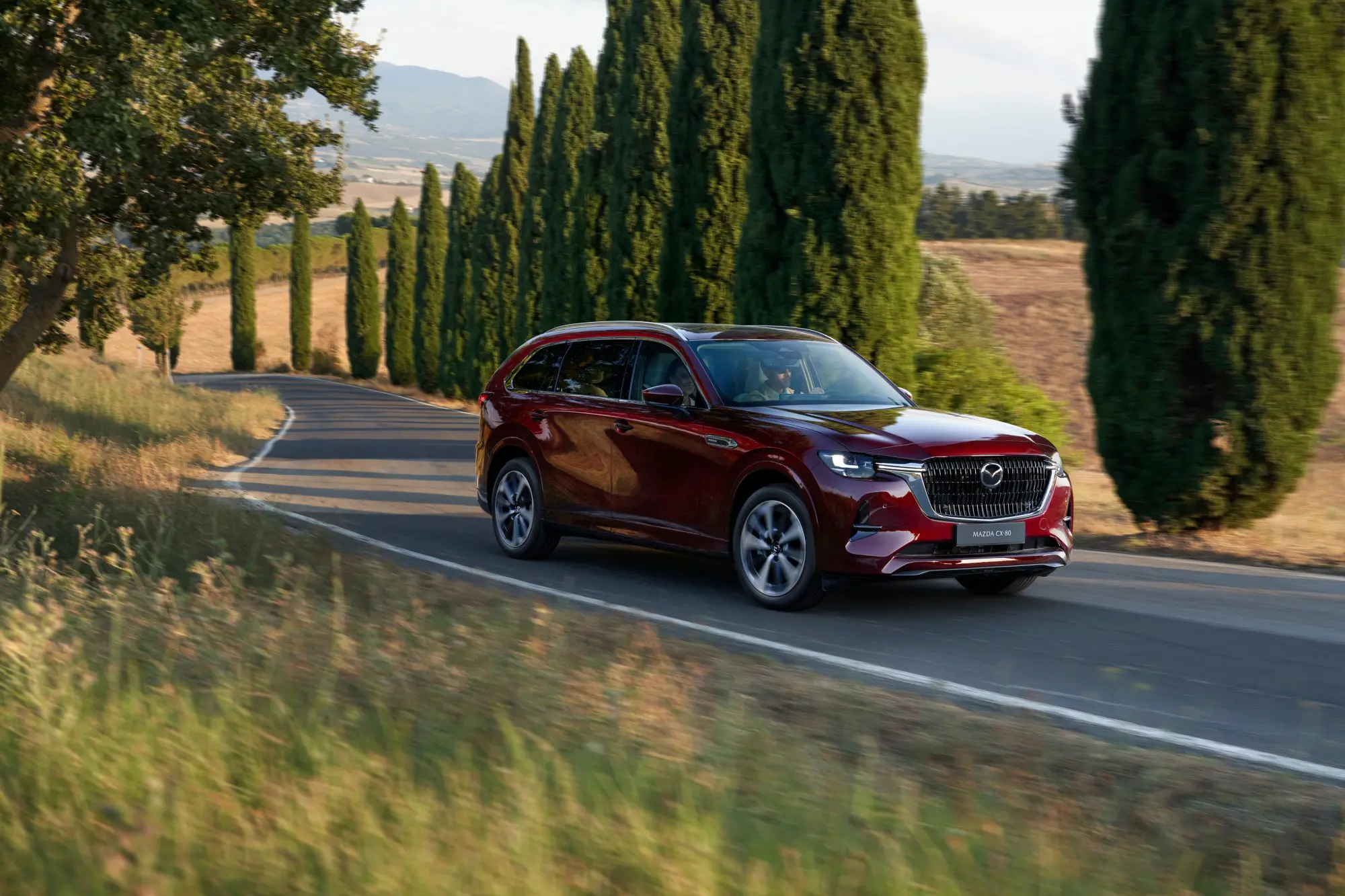 Mazda CX-80 2.5  e-SKYACTIV PHEV, la prova del SUV da 327 CV: consumi, autonomia e prezzo