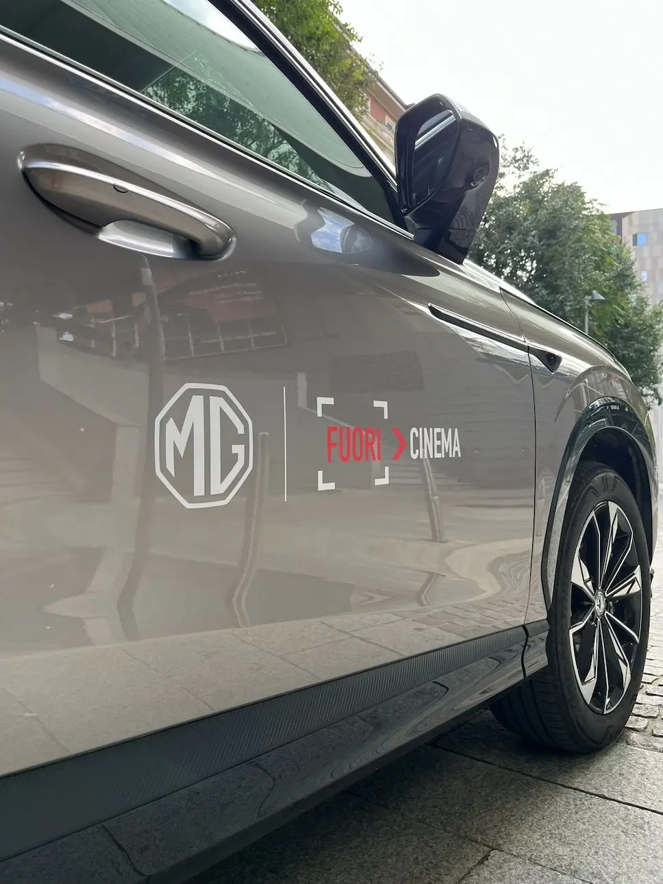 MG al fianco di Fuoricinema 2026: la flotta MG HS accompagna il festival dedicato ai diritti
