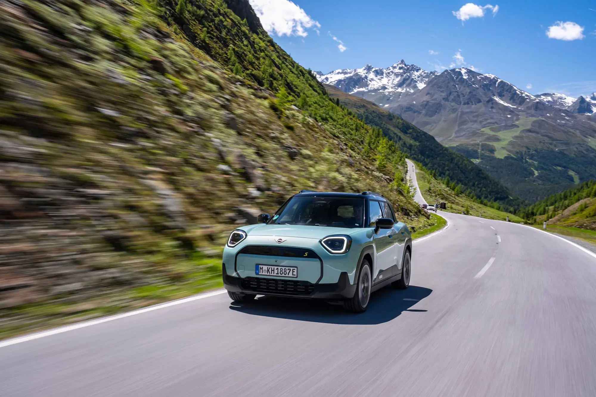 MINI Aceman SE Ocean Wave Green: crossover elettrico, stile e autonomia fino a 405 km