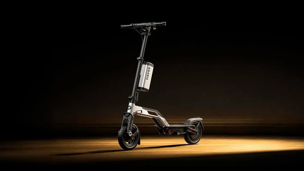 NAVEE Fold P10 debutta a IFA 2026: il monopattino elettrico a tripla piegatura