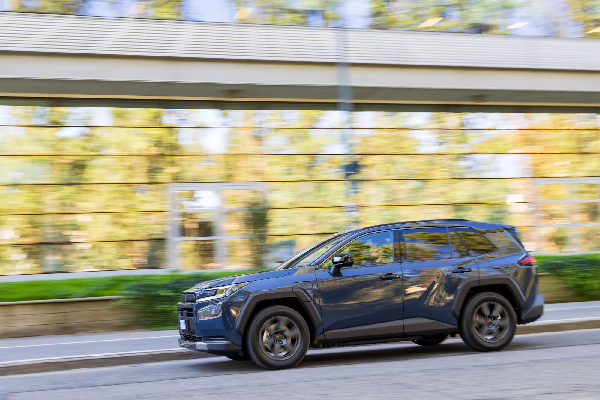 Suzuki svela la nuova Across Plug-in Hybrid: 309 CV e trazione integrale avanzata