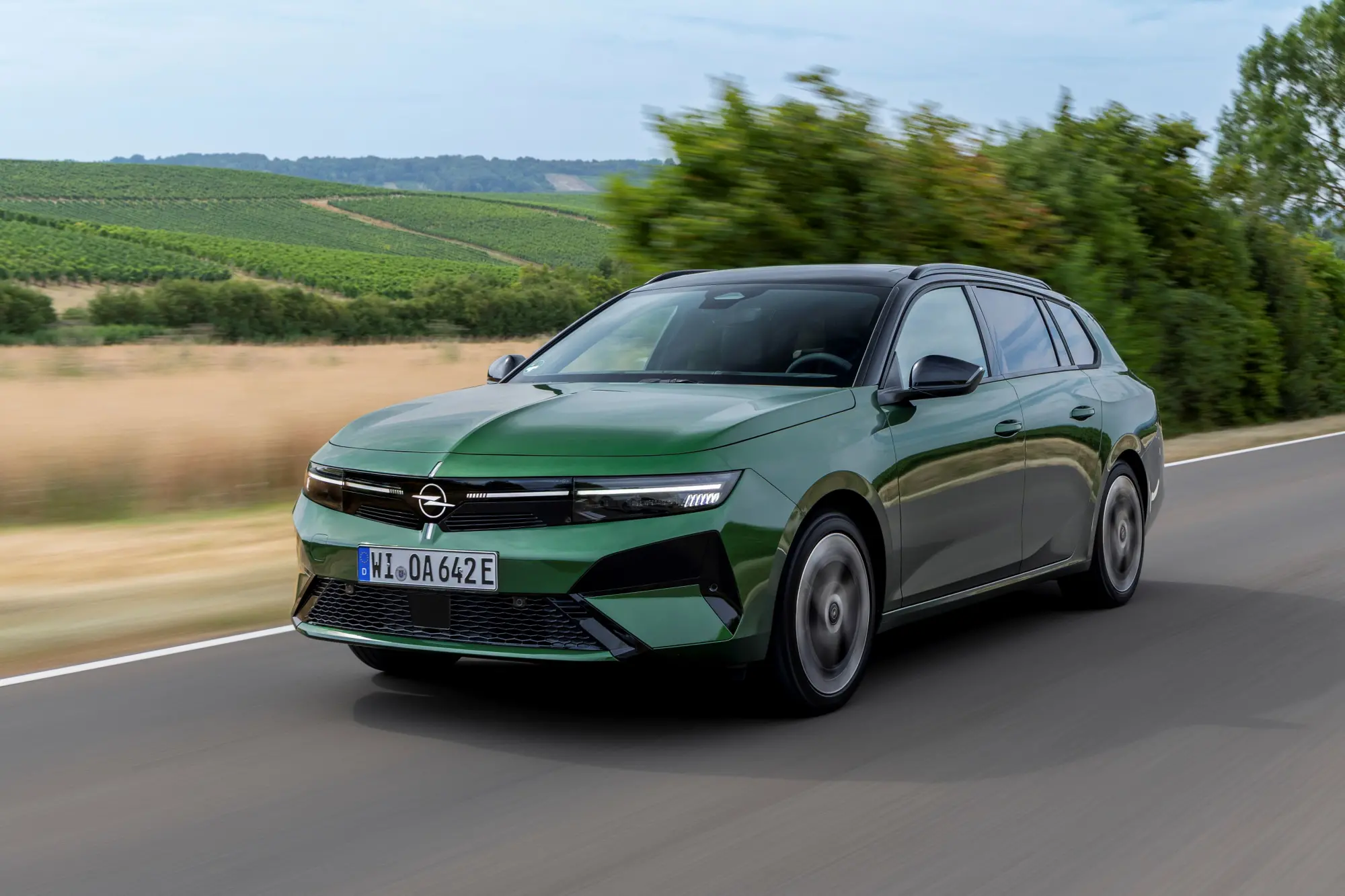 Opel, sessant'anni di elettrificazione: la tradizione che guida il futuro