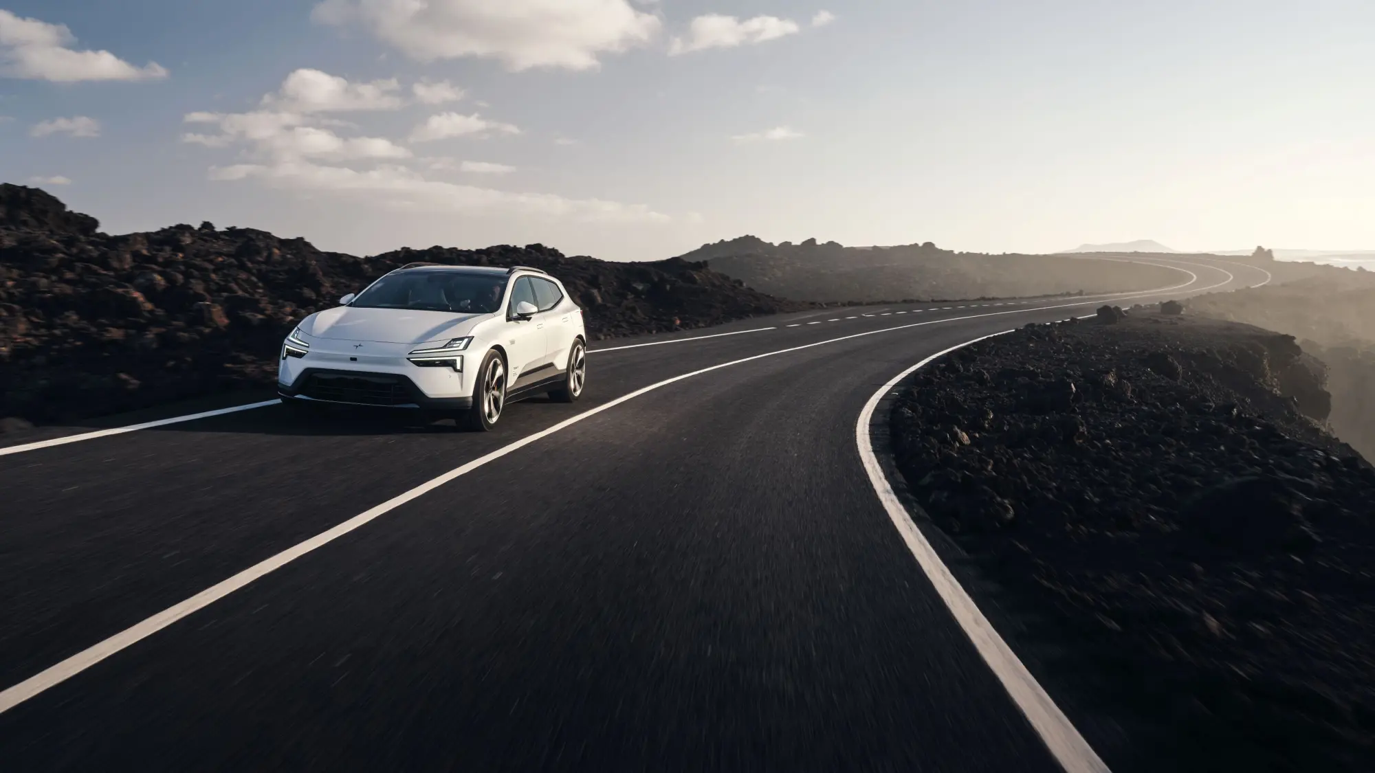 Polestar 4 SUV: 630 km di autonomia, fino a 544 CV e prezzi da 55.900 euro