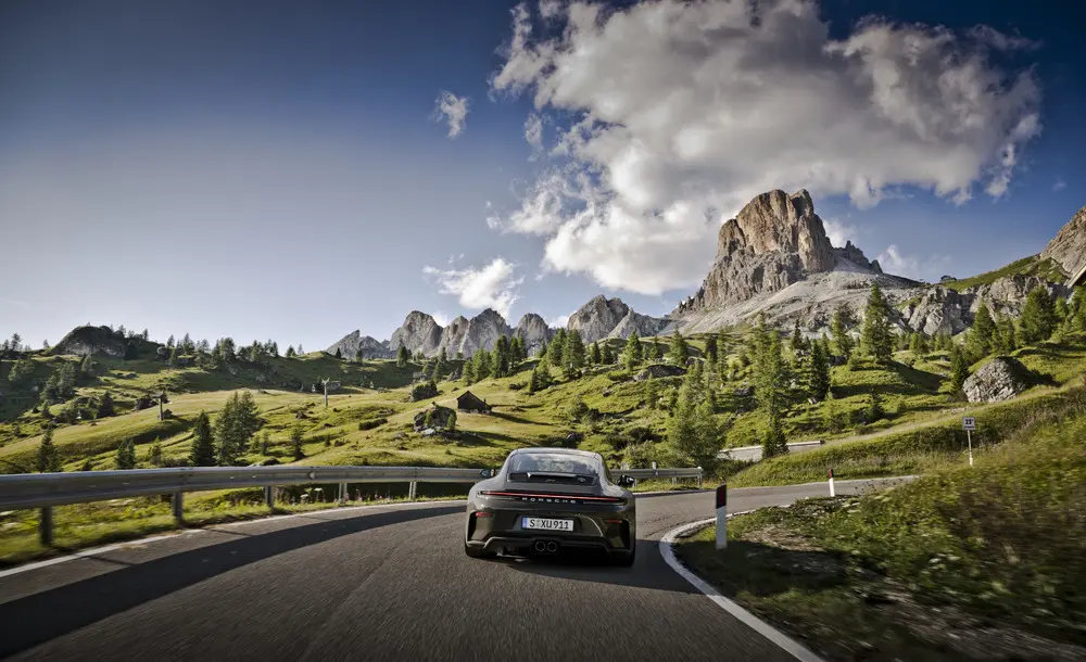 Porsche 911 GT3 Bergsport: edizione speciale dedicata alle Alpi e alla guida pura
