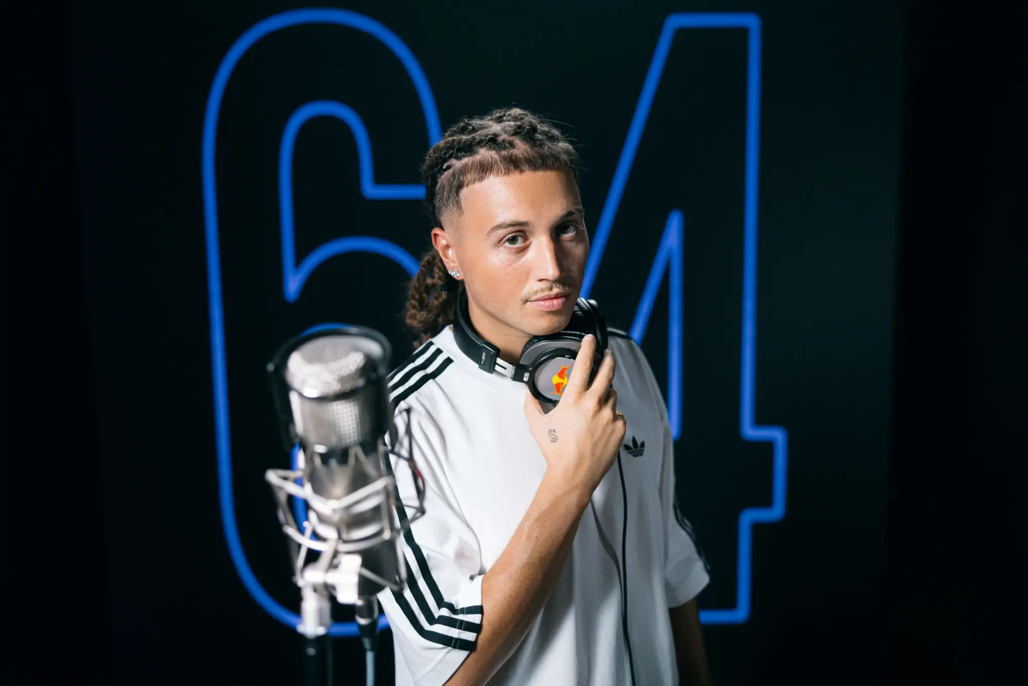 Sayf conquista la soundtrack di EA SPORTS FC 27 con Top of the Pops (Red Bull 64 Bars)