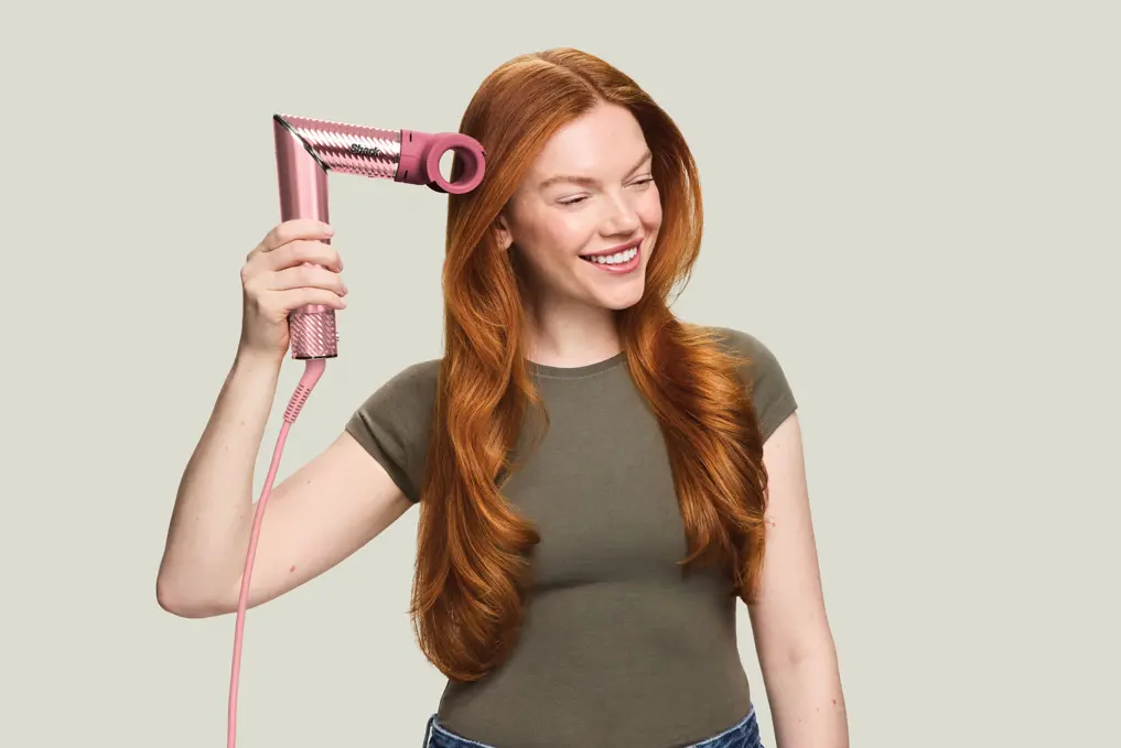 Shark Beauty presenta FlexStyle IonCurl: capelli lisci e ricci definiti senza danni da calore