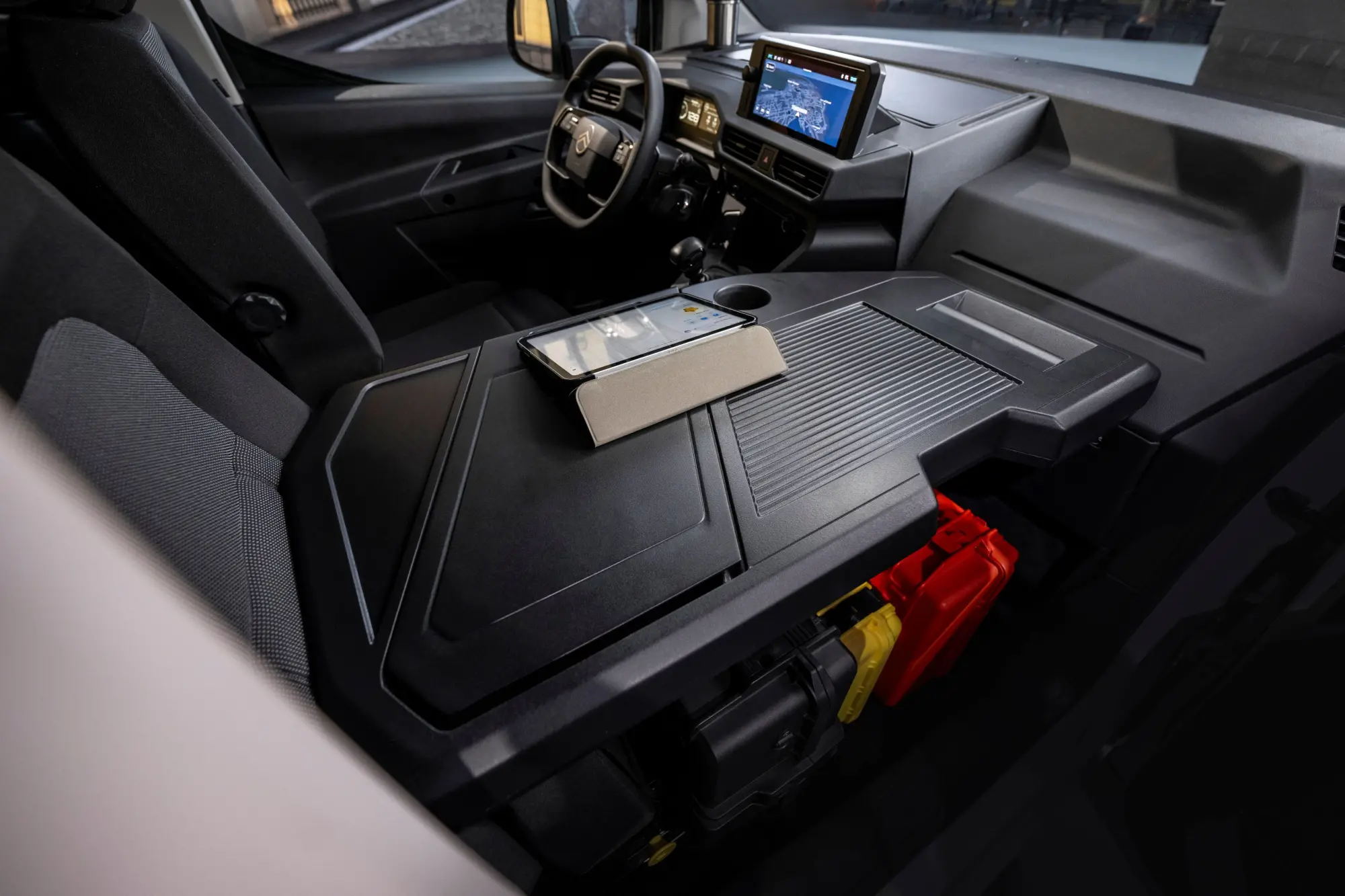 Stellantis lancia in Italia il nuovo Smart Compact Van per professionisti: innovazione e praticità