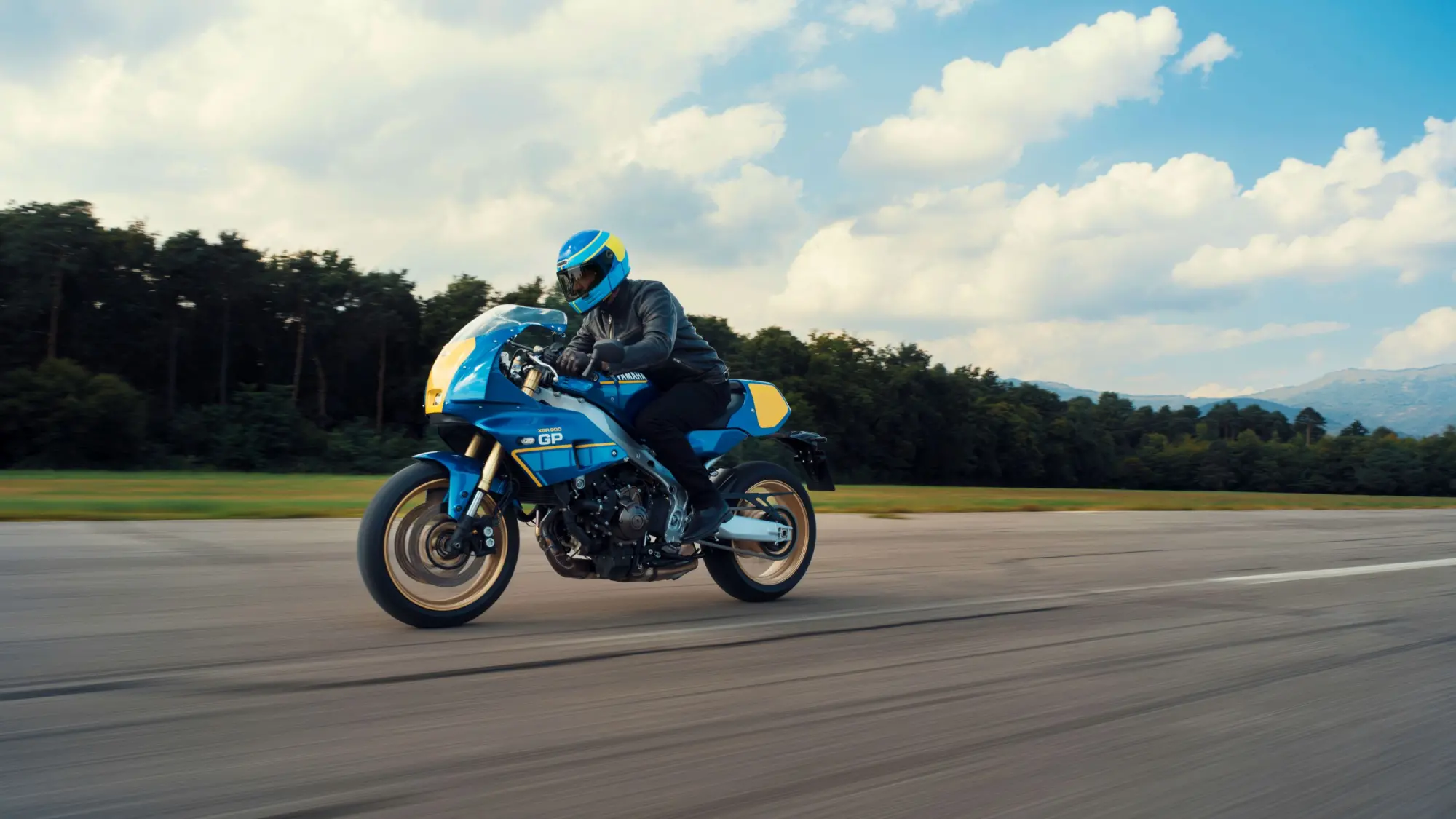 Yamaha svela le nuove livree 2027 per XSR900 e XSR900 GP: stile e storia in movimento