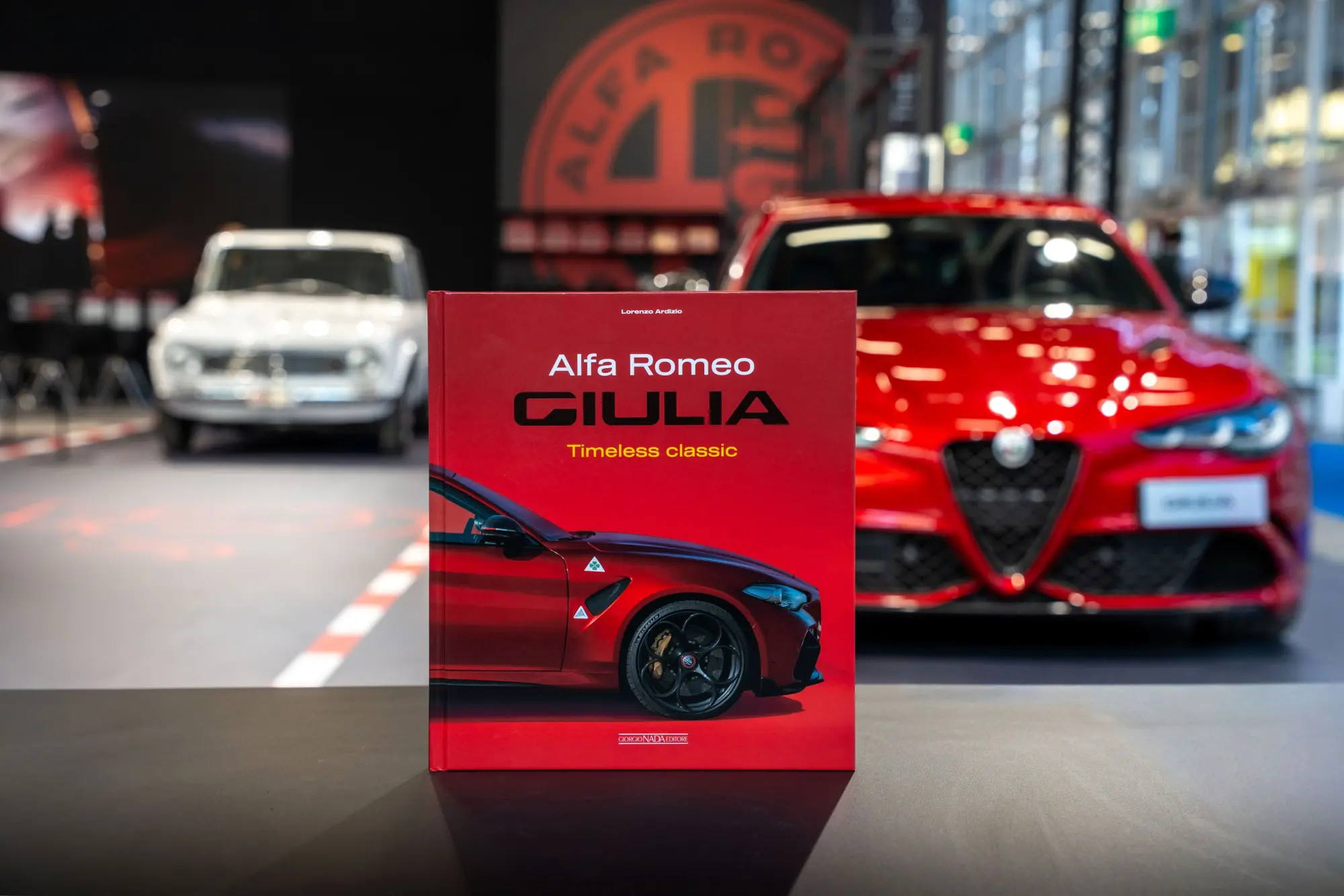 Debutta a Bologna il libro "Alfa Romeo Giulia - Timeless Classic" e quattro berline iconiche