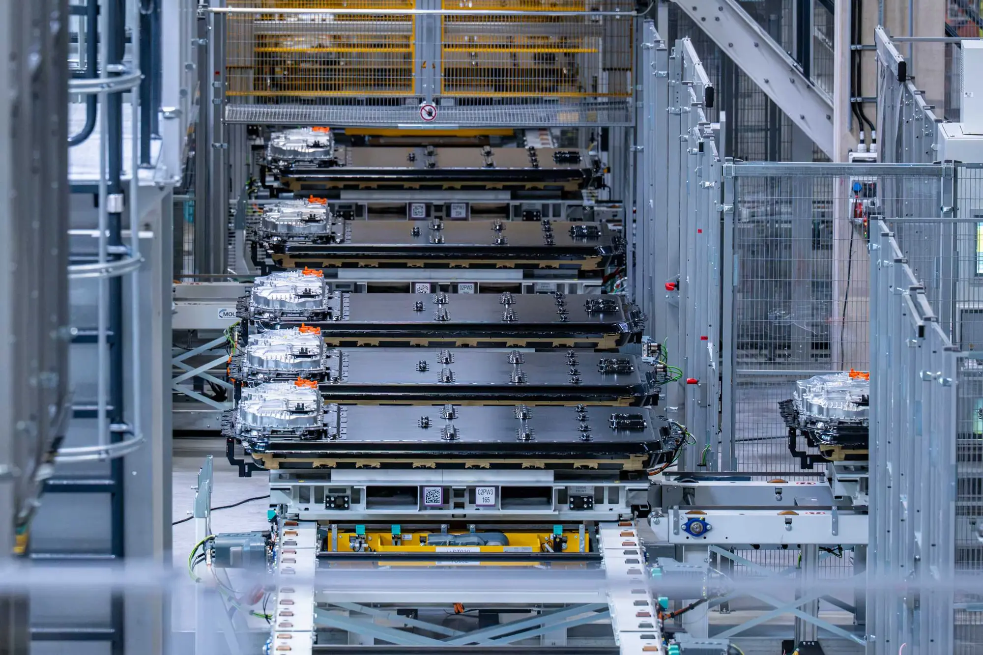 BMW inaugura il nuovo impianto di batterie in Baviera: rivoluzione per la Neue Klasse