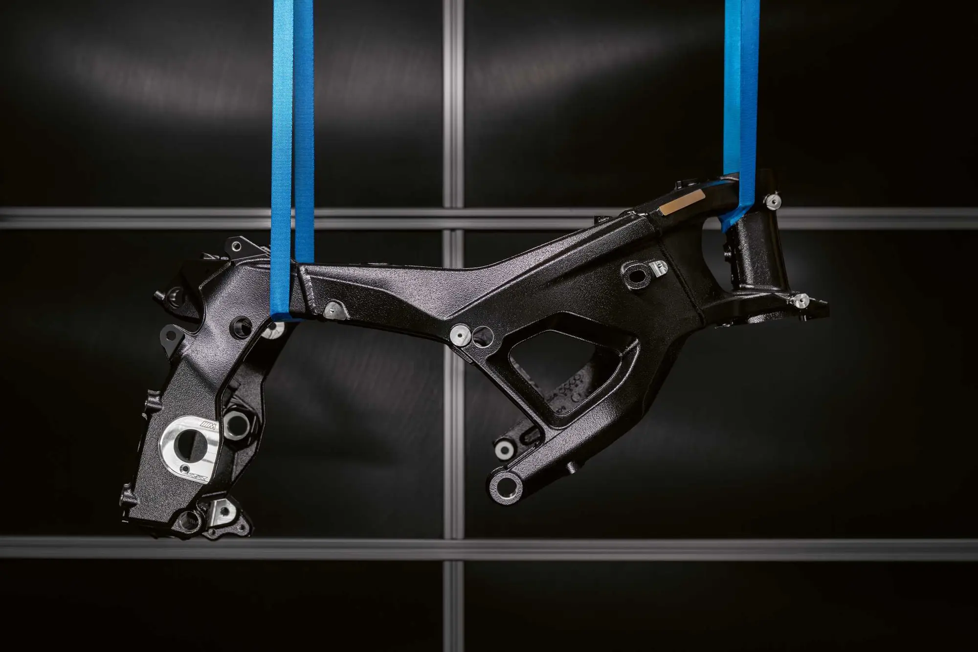 BMW M 1000 RR: la terza generazione del telaio M Motorsport debutta nel 2027