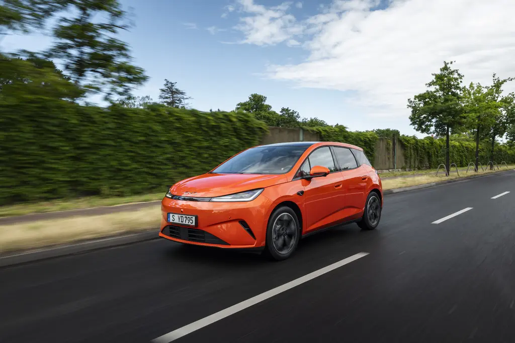 BYD presenta le sue novità elettriche e Super Hybrid al Salone di Parigi 2026
