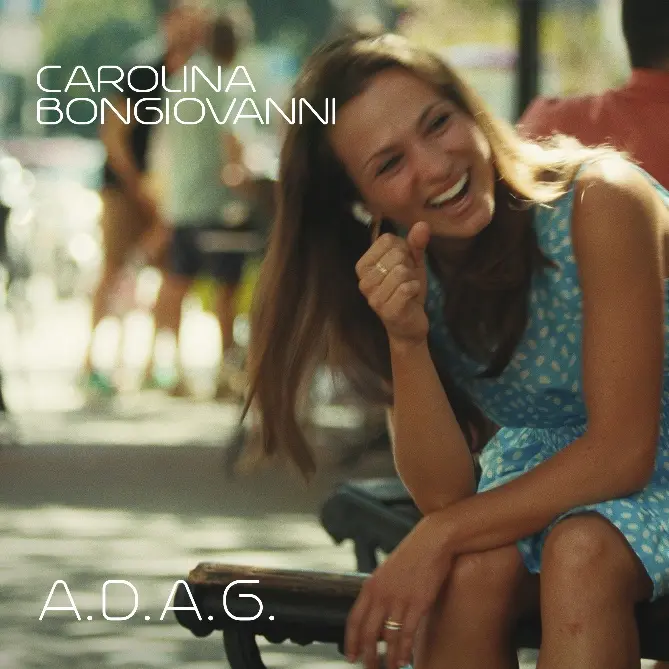 Carolina Bongiovanni lancia il singolo A.D.A.G.: un inno alla gentilezza quotidiana