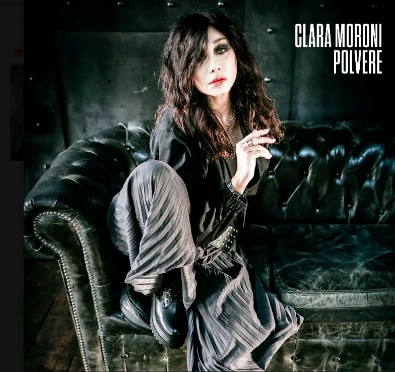 Clara Moroni torna con Polvere: un nuovo brano rock tra dolore e rinascita