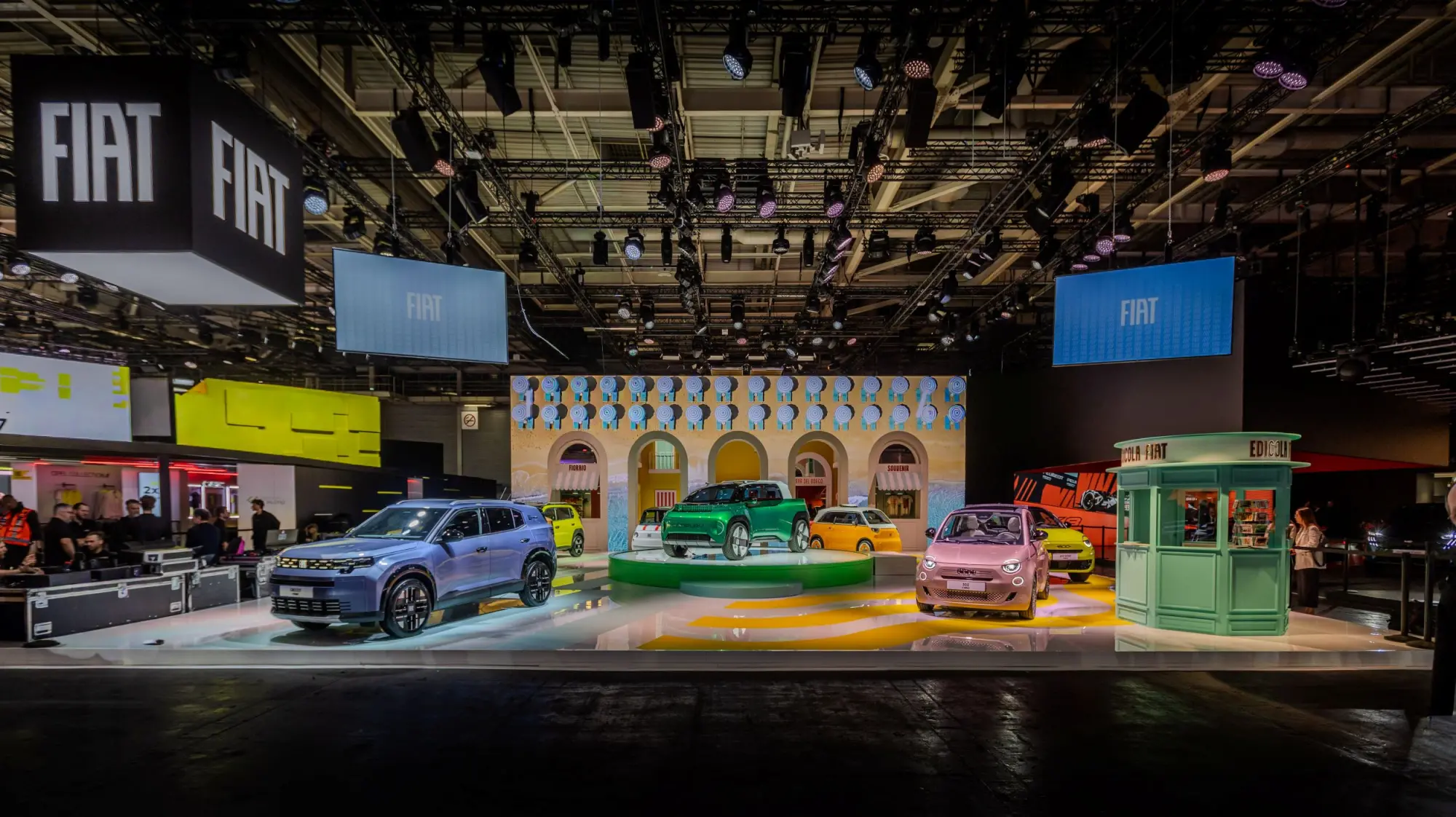 FIAT trasforma il Salone di Parigi 2026 con una piazza italiana e i nuovi modelli