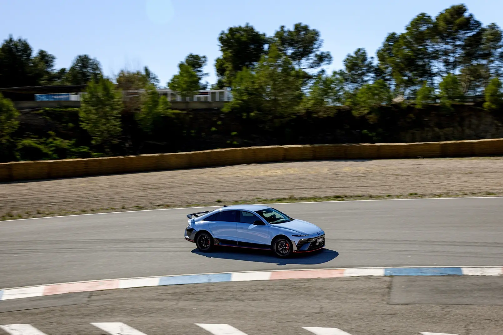 Hyundai IONIQ 6 N: la sportiva elettrica che ridefinisce la guida ad alte prestazioni