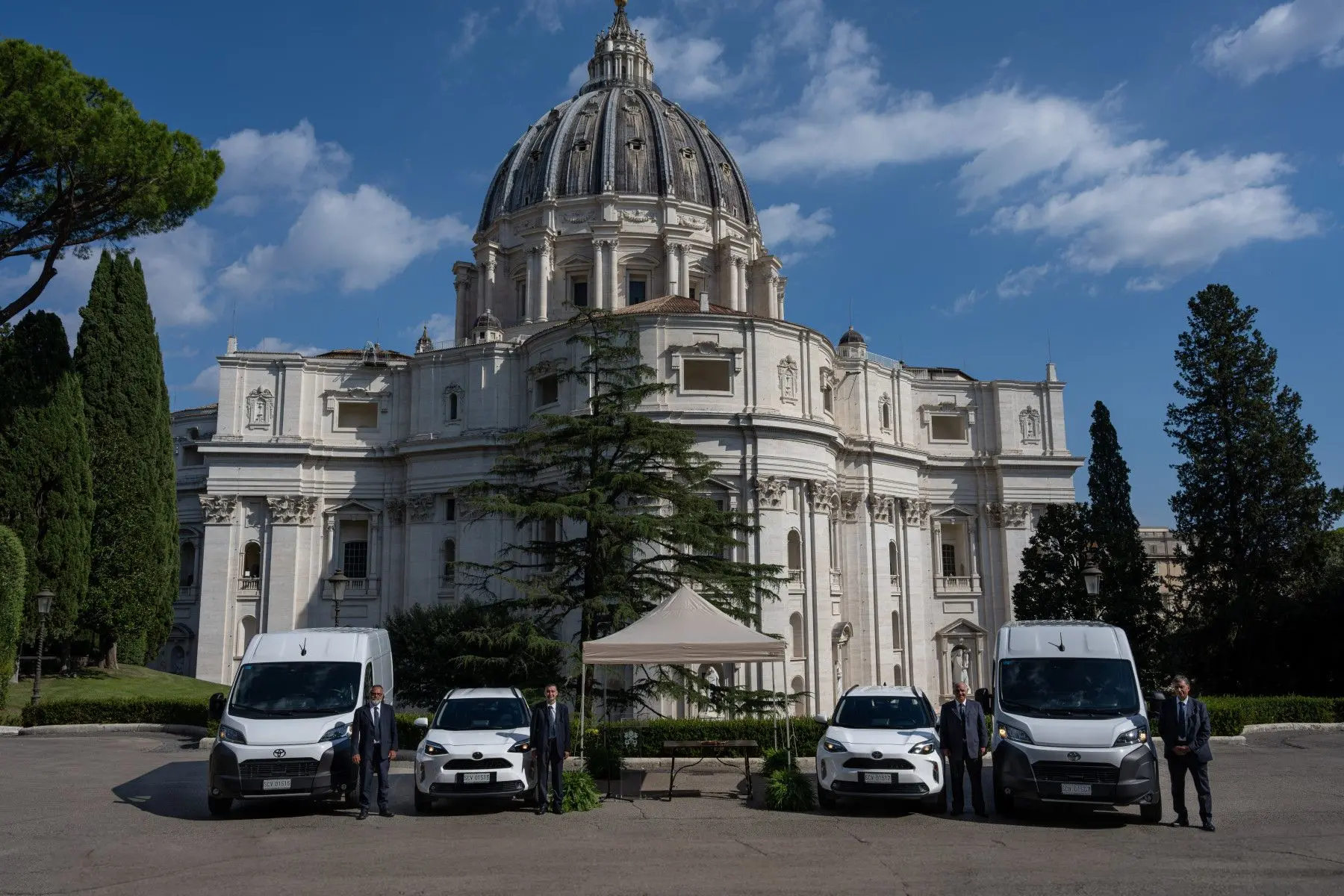 KINTO porta la mobilità sostenibile nella Città del Vaticano con Toyota e Lexus