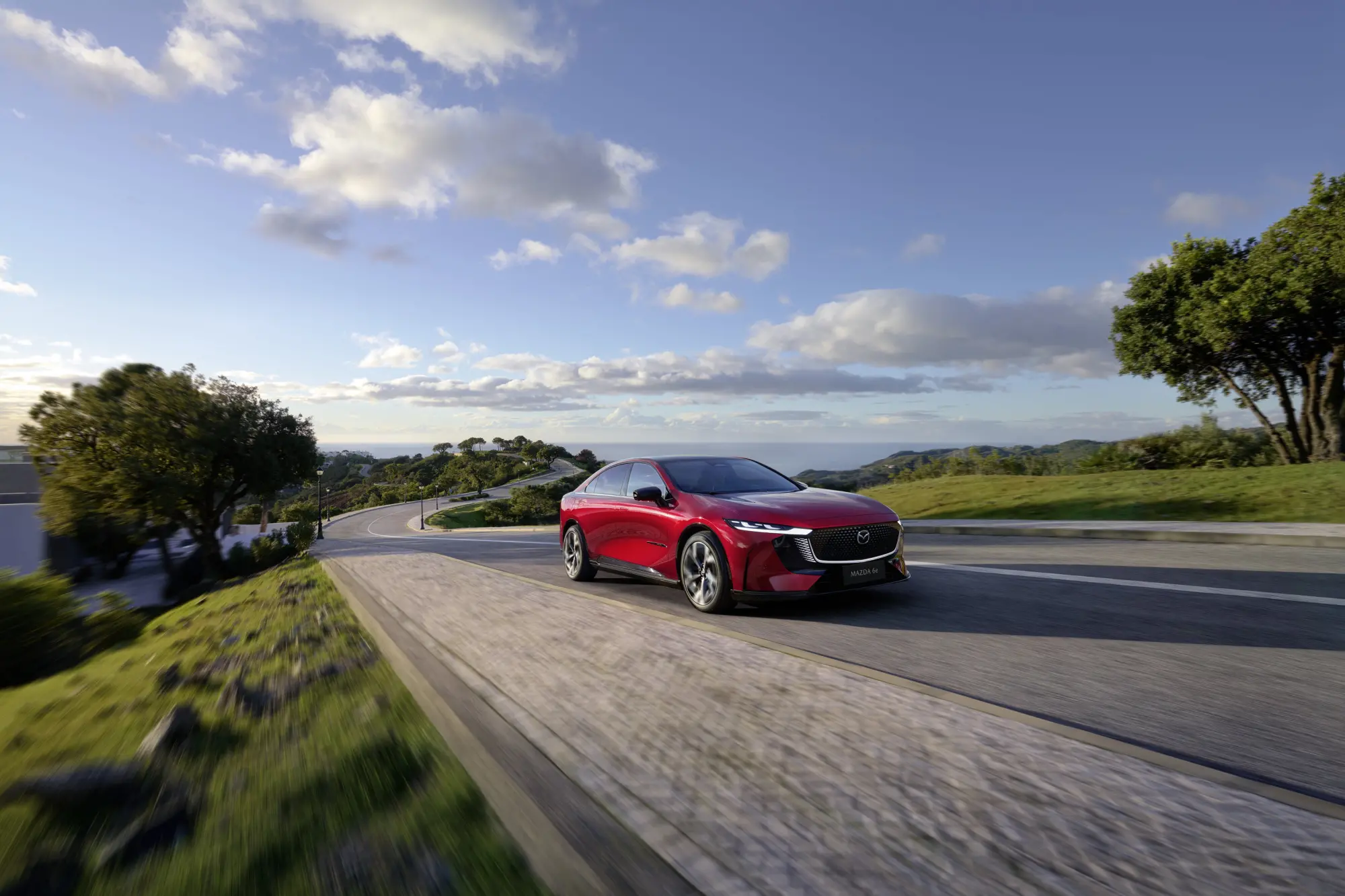 Mazda6e 2027: autonomia fino a 703 km e nuovi allestimenti premium